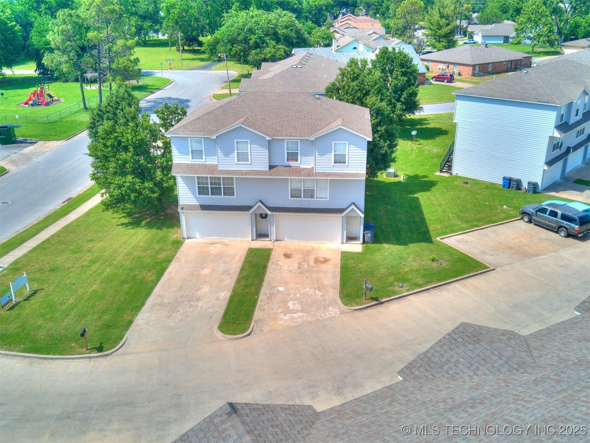 6710 S Utica Place Property Photo 10