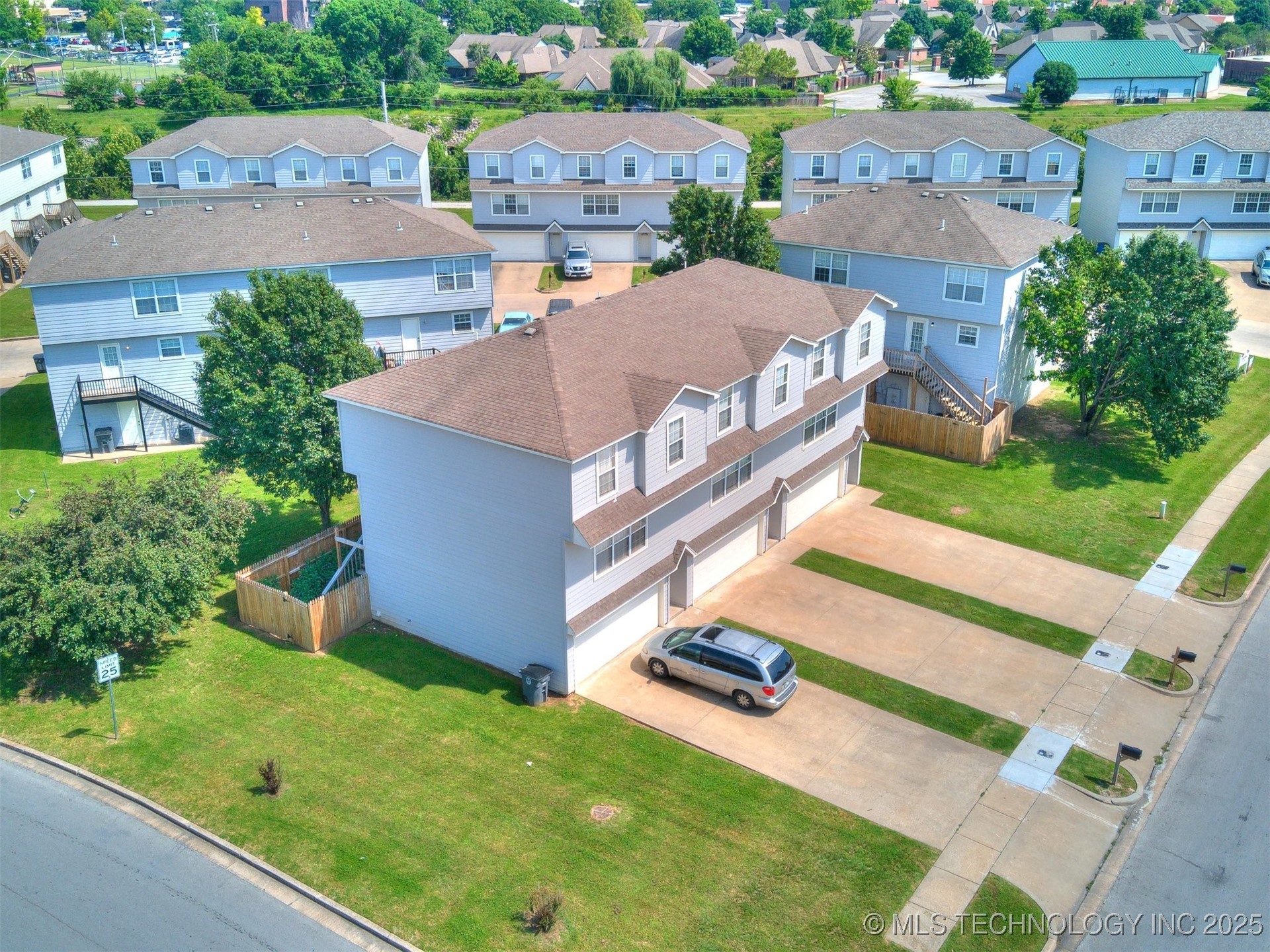 6710 S Utica Place Property Photo 12
