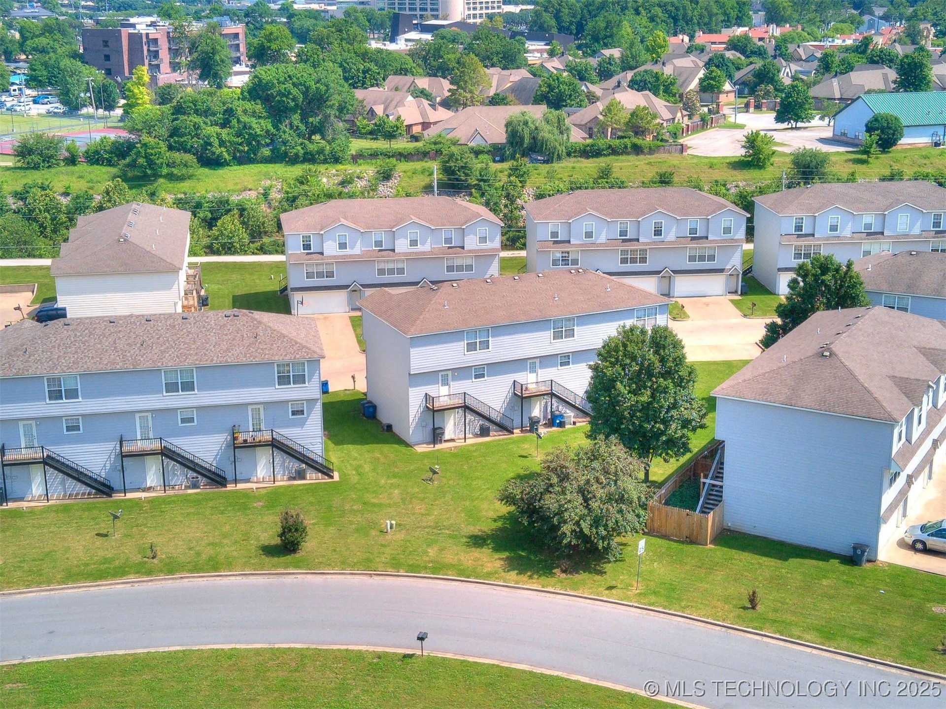 6710 S Utica Place Property Photo 13