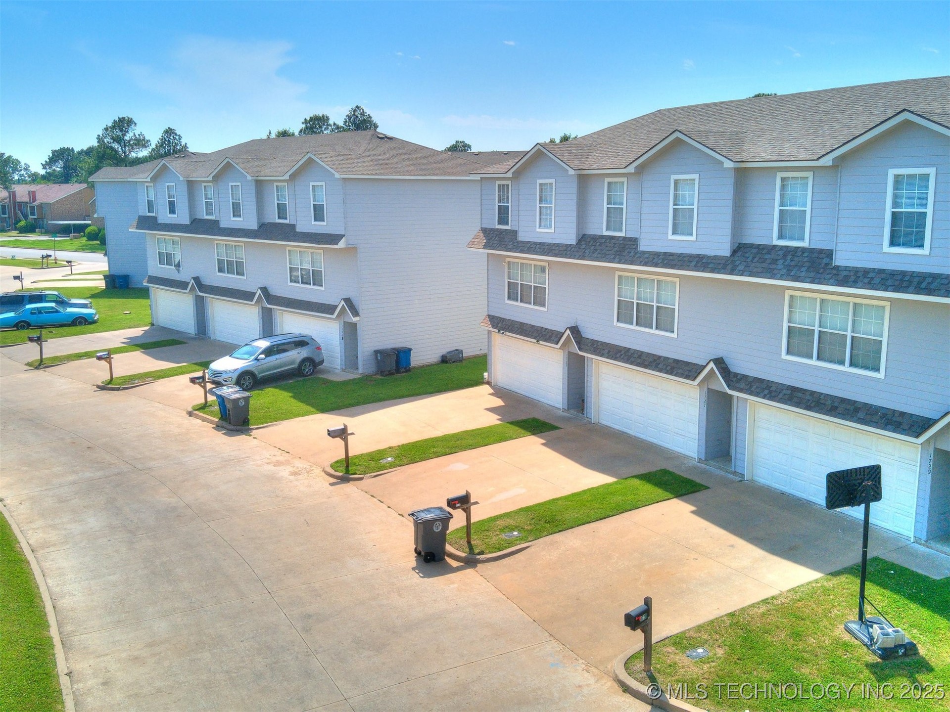 6710 S Utica Place Property Photo 15