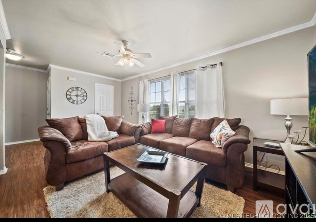 6710 S Utica Place Property Photo 18