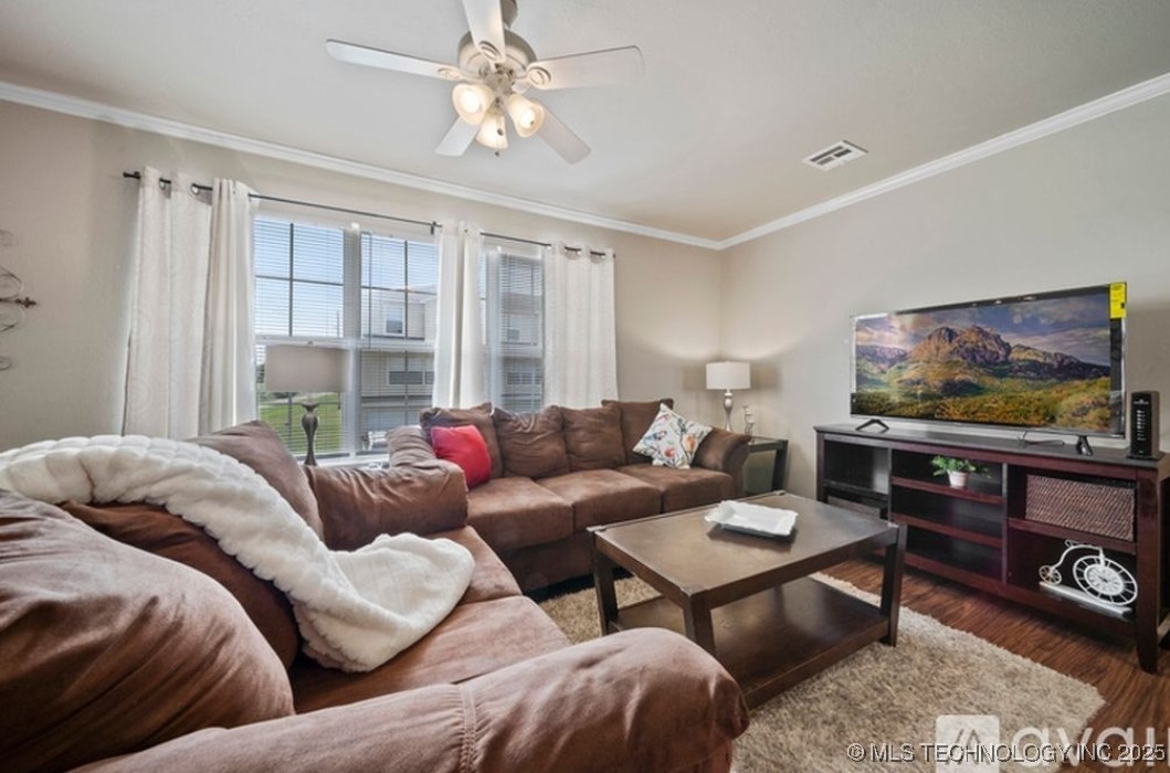 6710 S Utica Place Property Photo 19