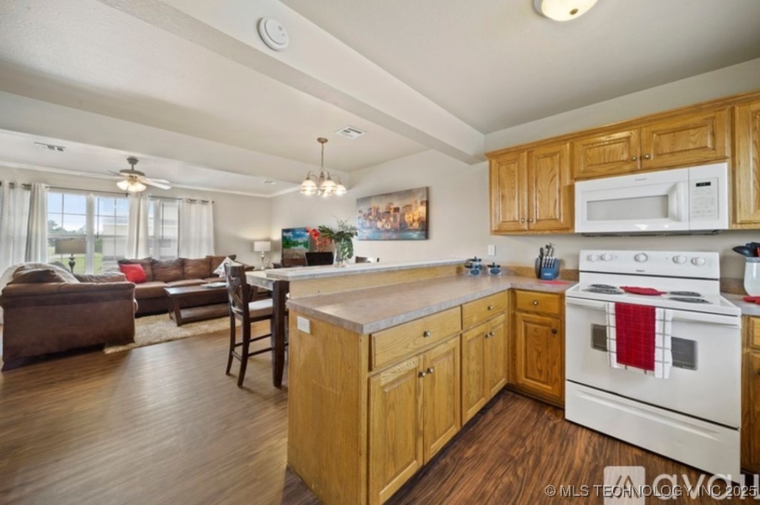 6710 S Utica Place Property Photo 23