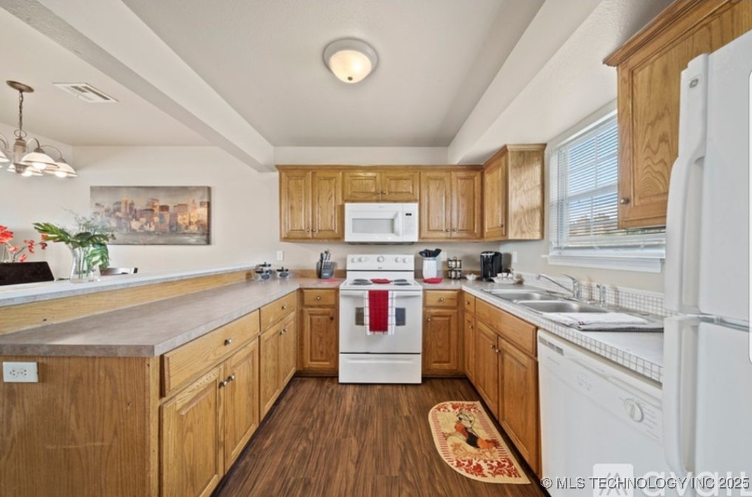 6710 S Utica Place Property Photo 24
