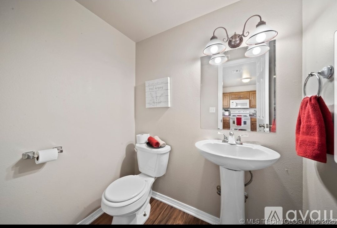6710 S Utica Place Property Photo 26