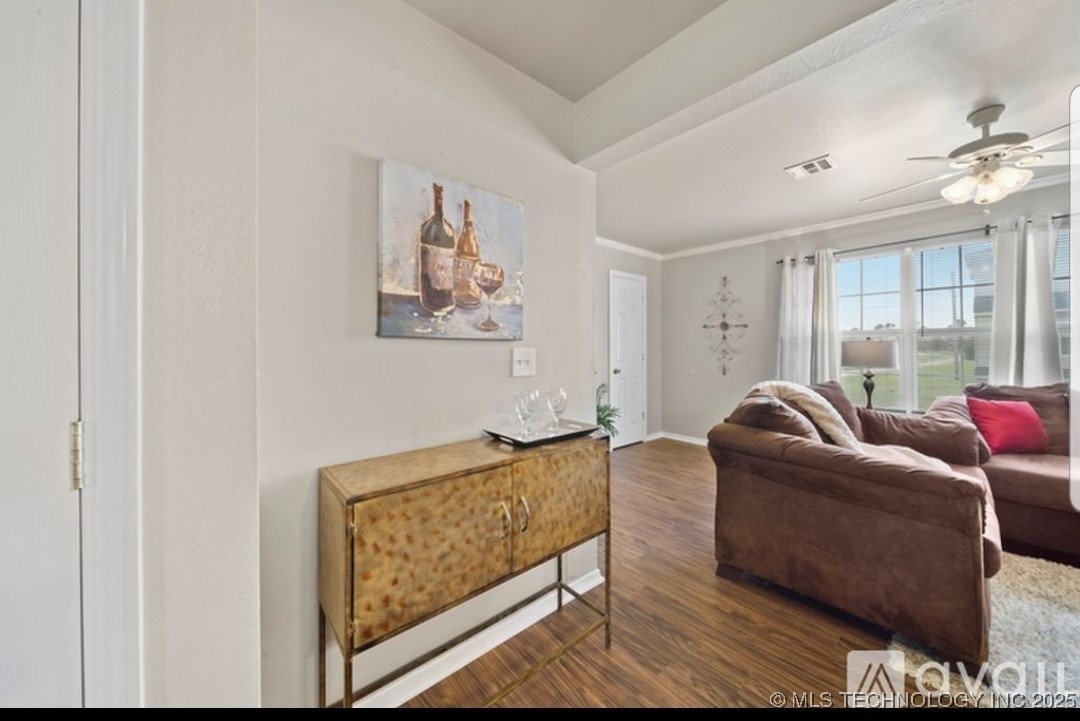 6710 S Utica Place Property Photo 28