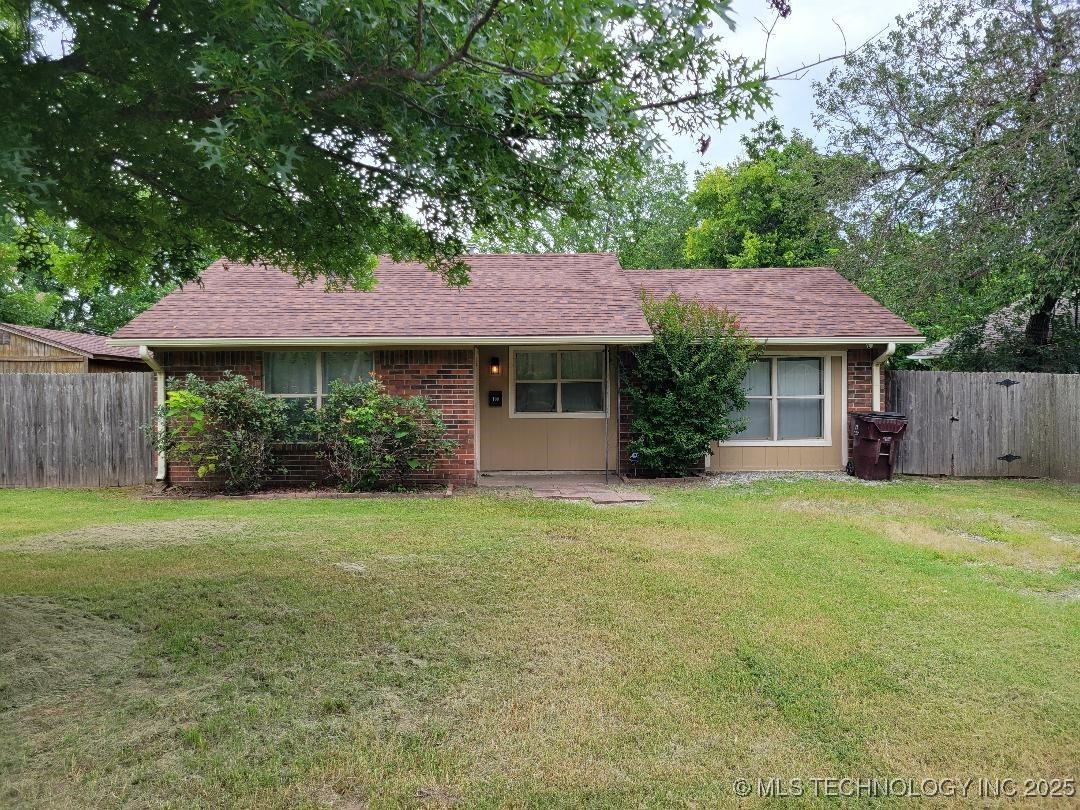 109 S E Street Property Photo 1