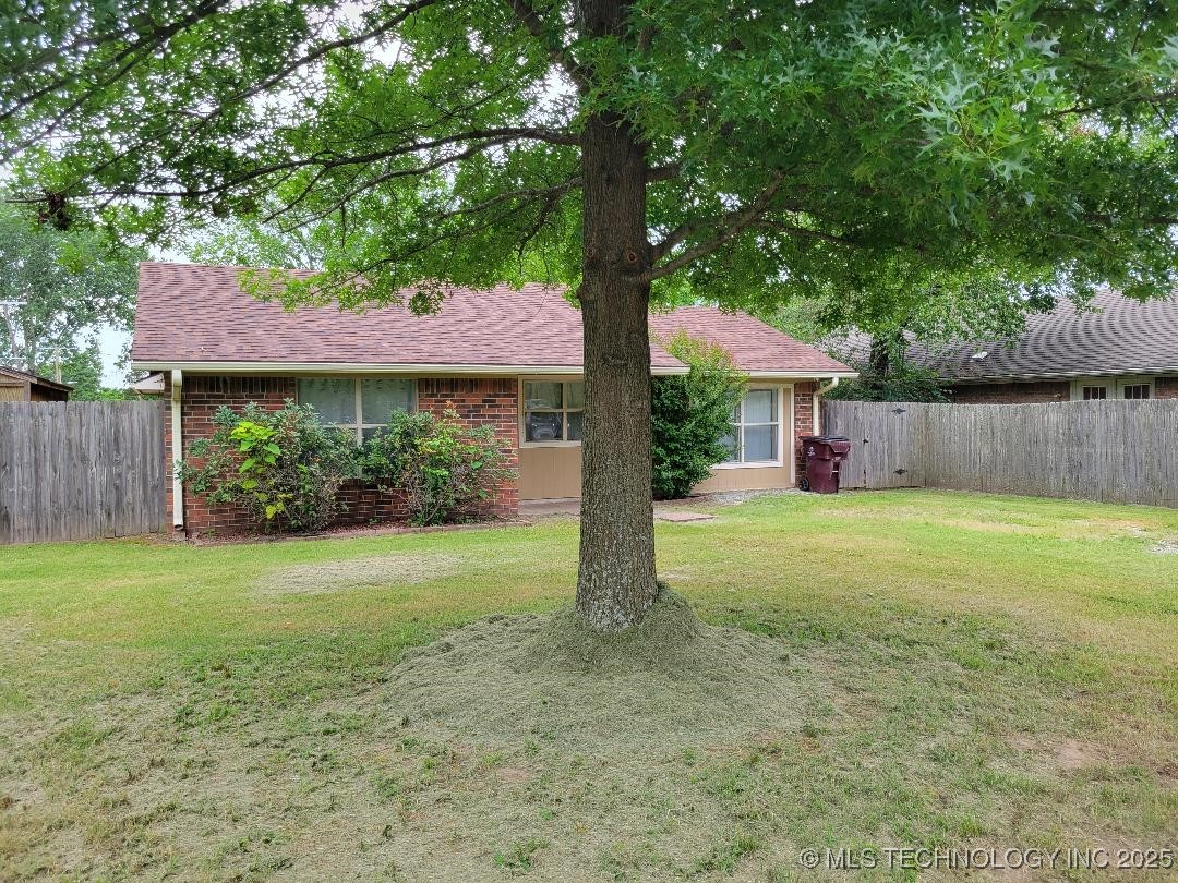 109 S E Street Property Photo 3