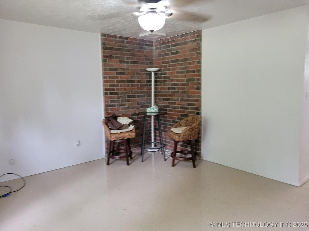109 S E Street Property Photo 5