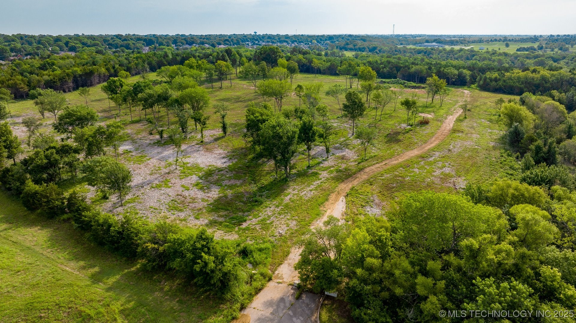 2 Se Barnett Avenue Property Photo 9