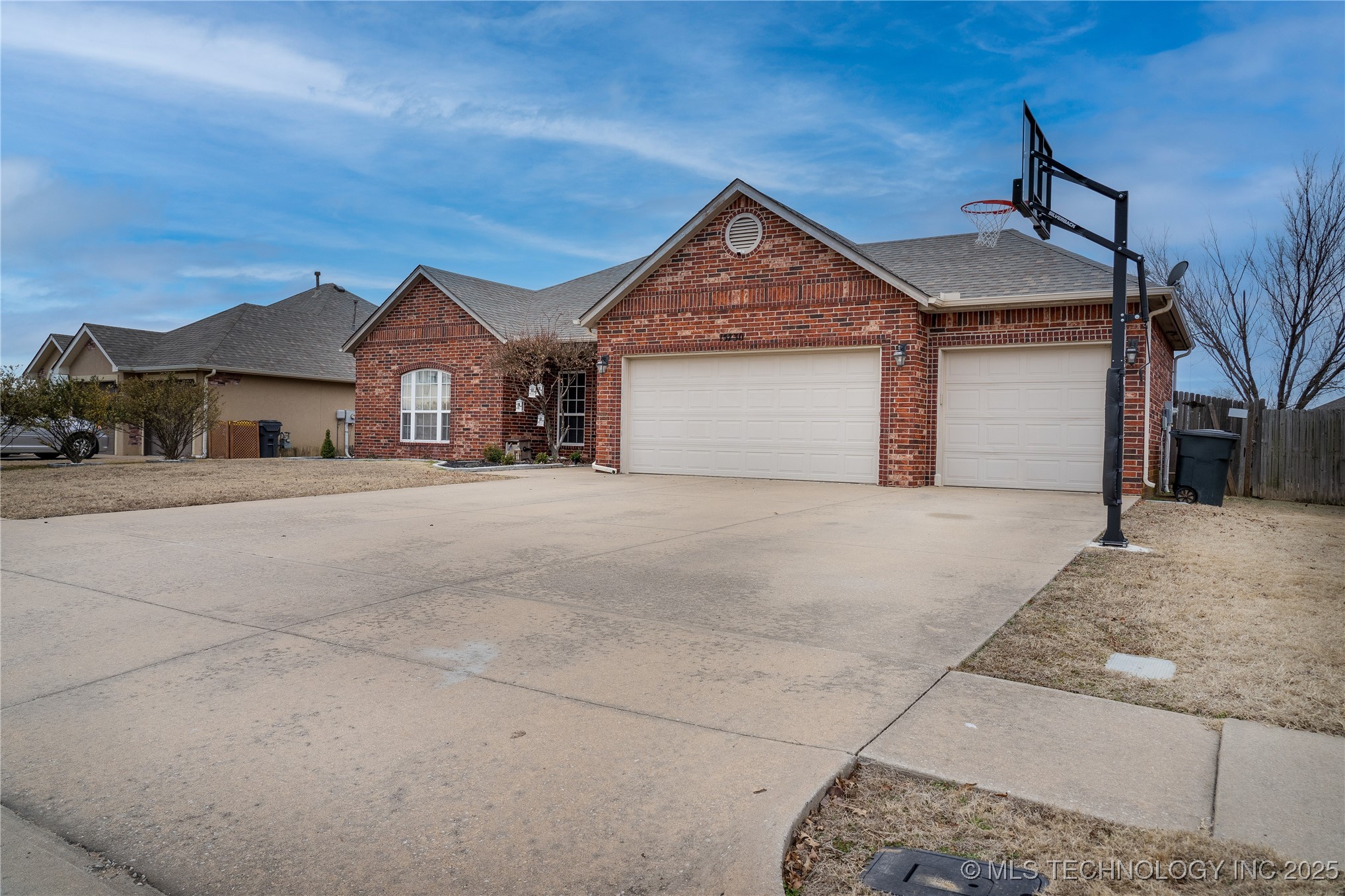 15730 S Birch Avenue Property Photo 1