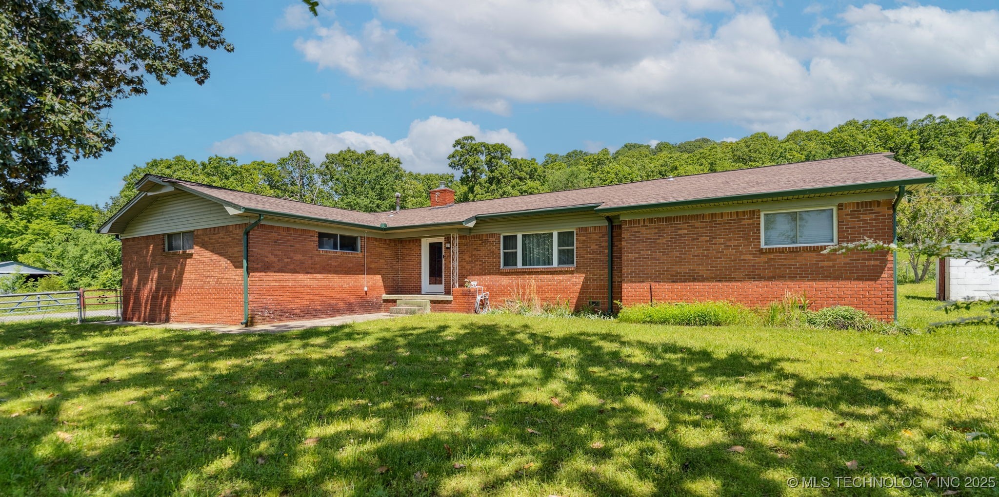 428867 Highway 266 Property Photo 1