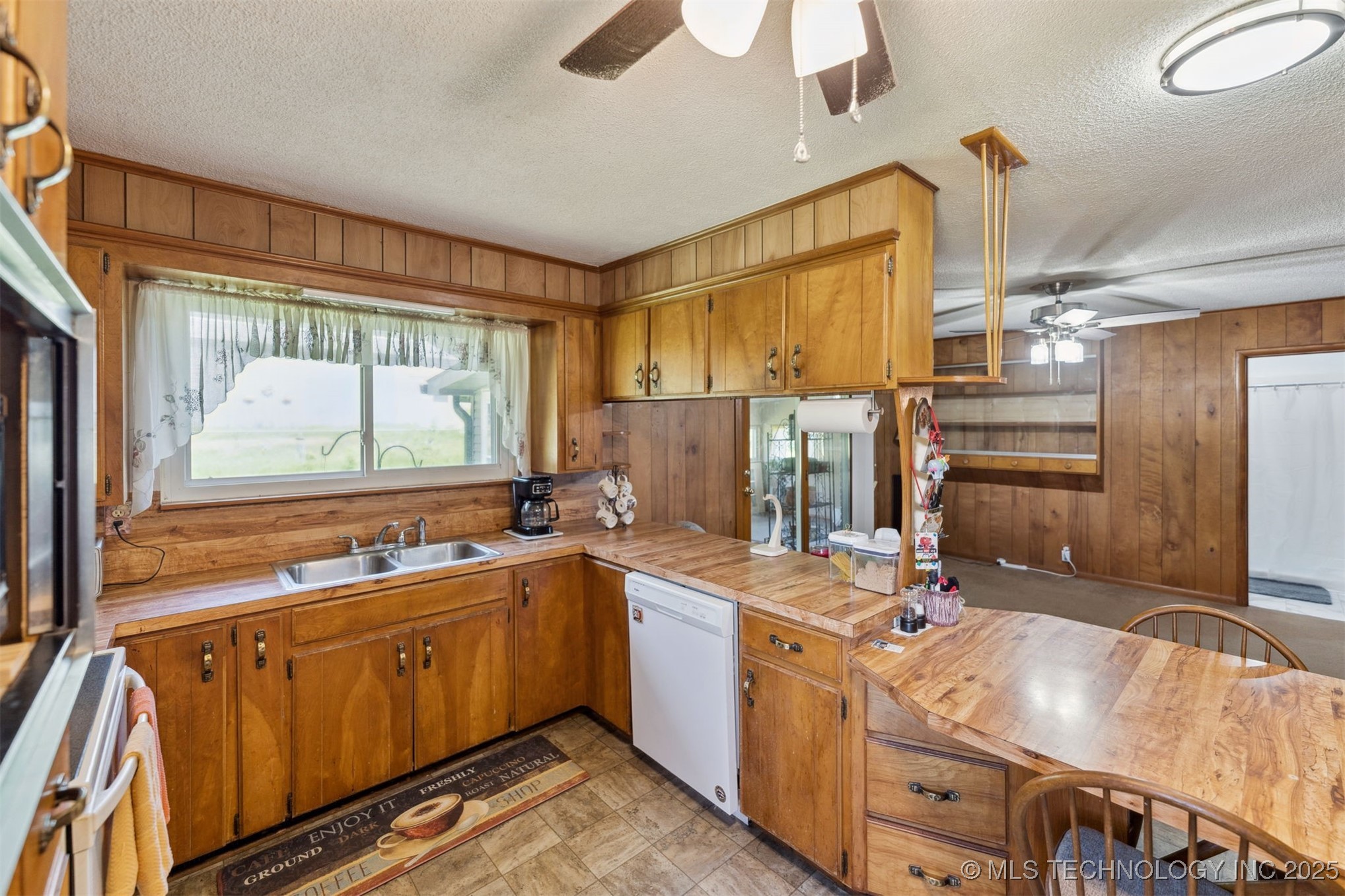 428867 Highway 266 Property Photo 5