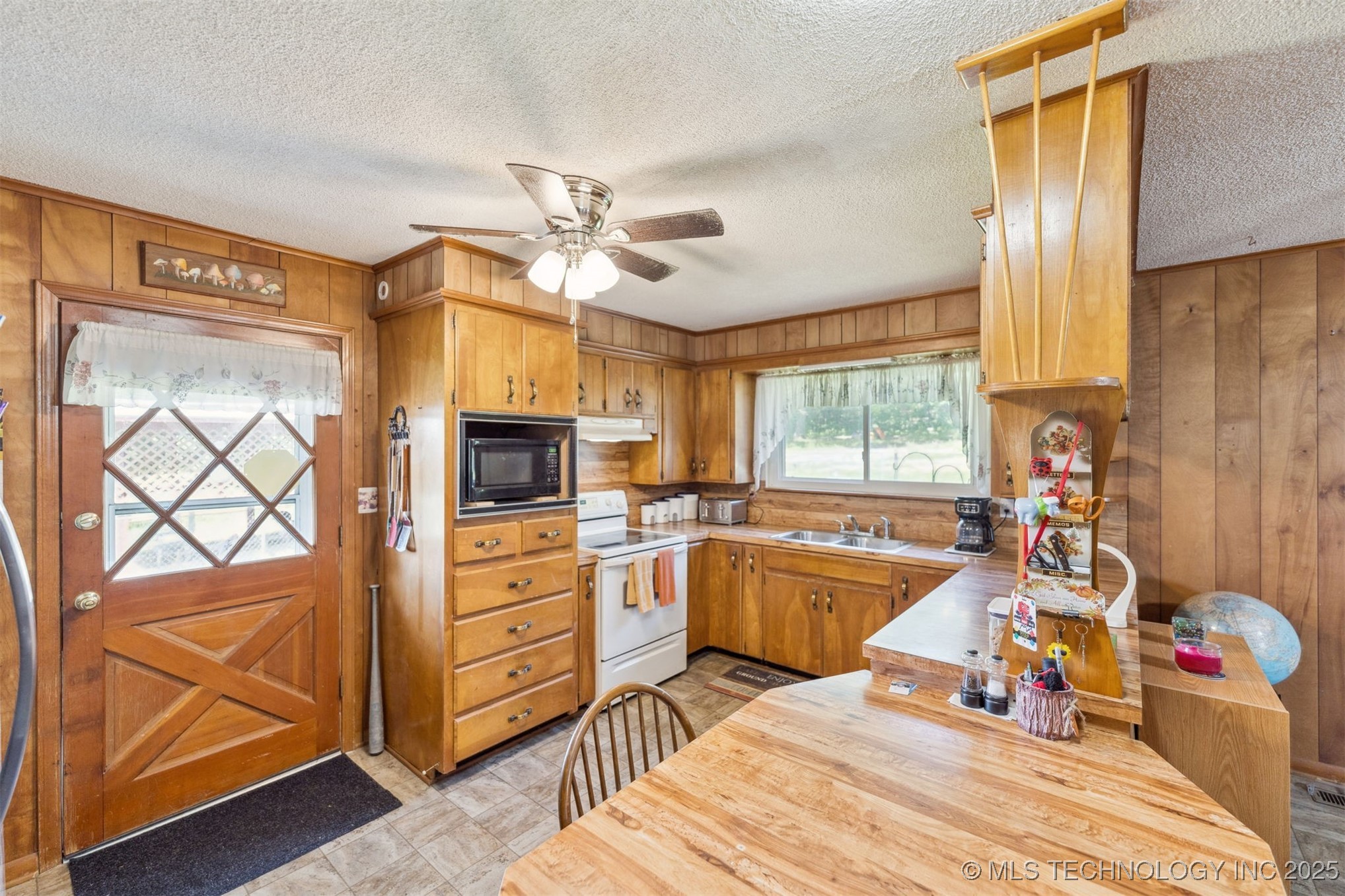 428867 Highway 266 Property Photo 6