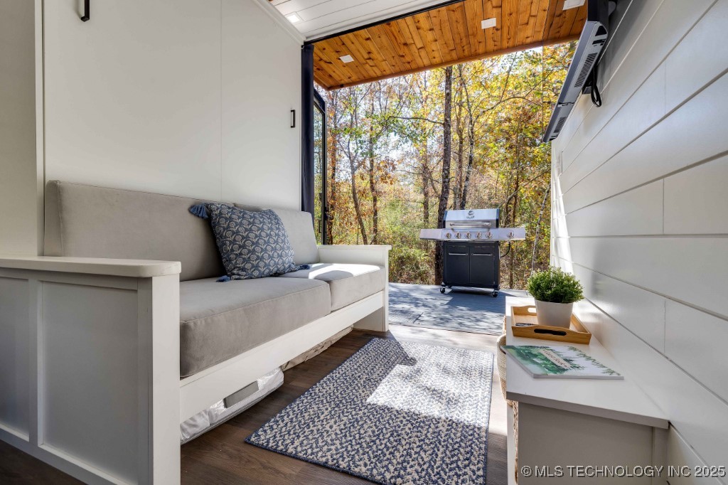 154 Double Oak Property Photo 4