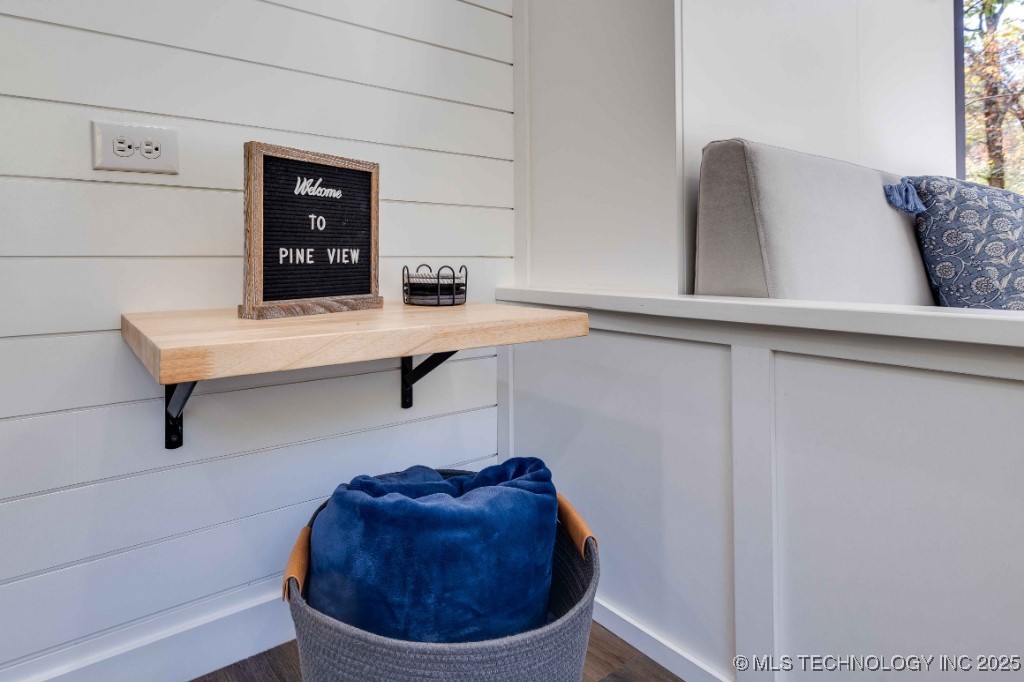 154 Double Oak Property Photo 7