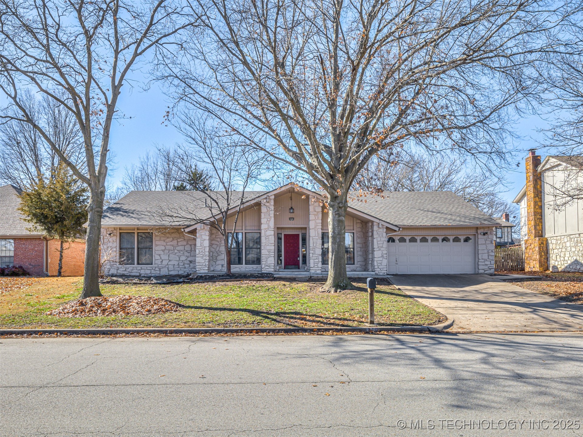 8810 S 72nd East Avenue Property Photo