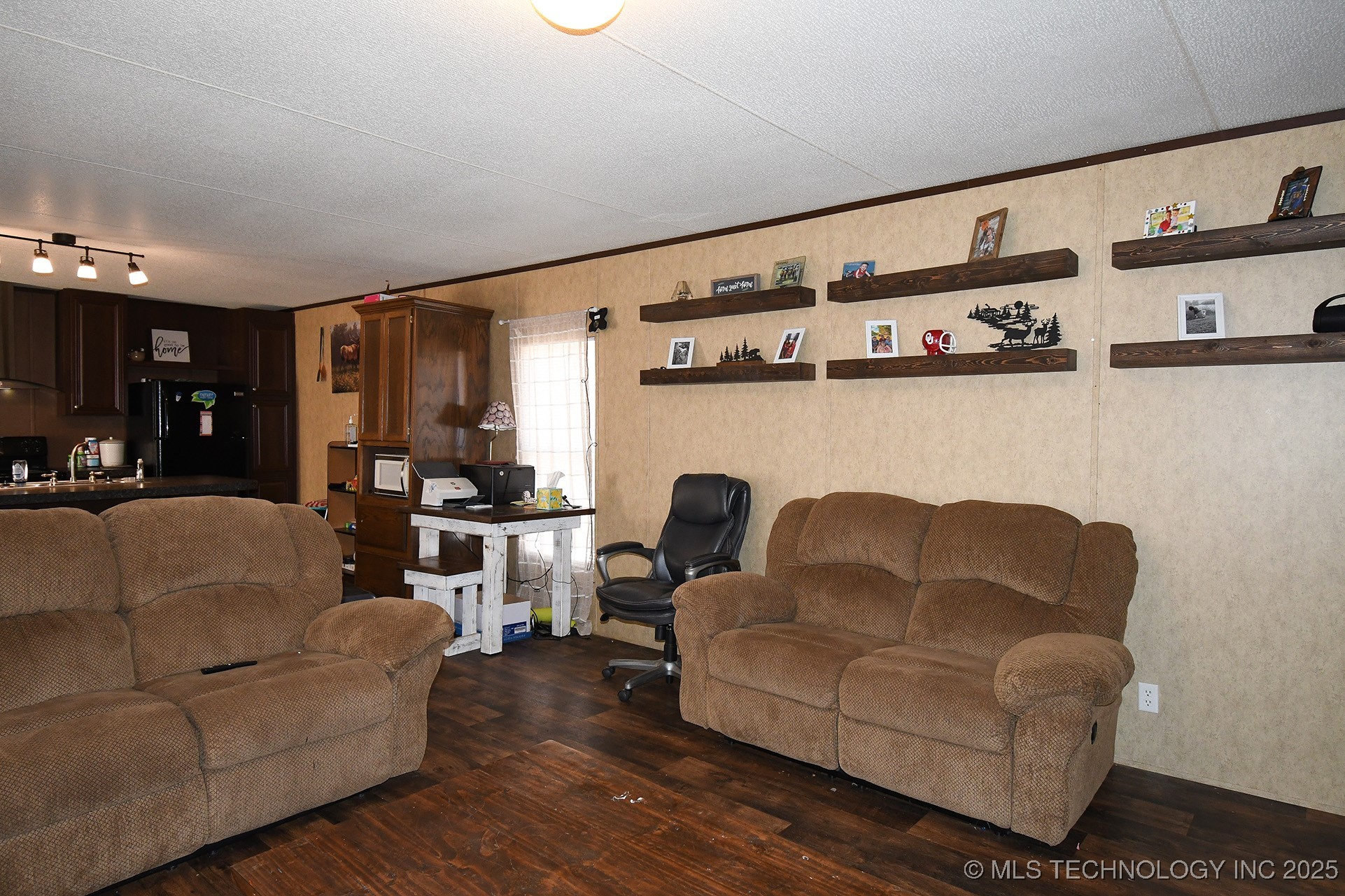 450856 E 1020 Property Photo 9