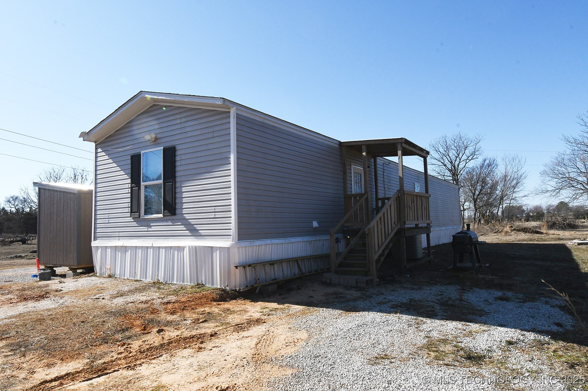 450856 E 1020 Property Photo 25