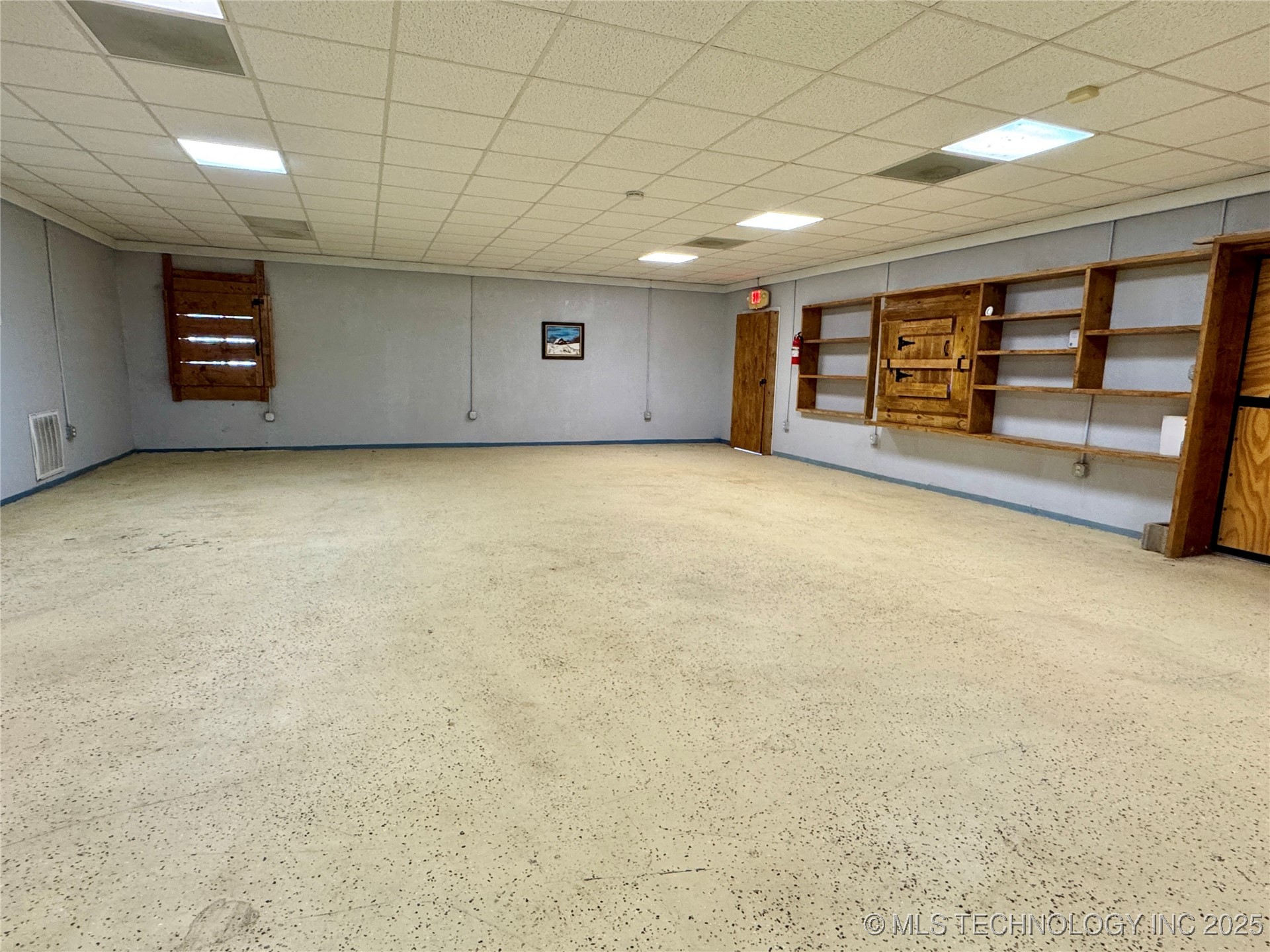 601 S 9th Highway Property Photo 3