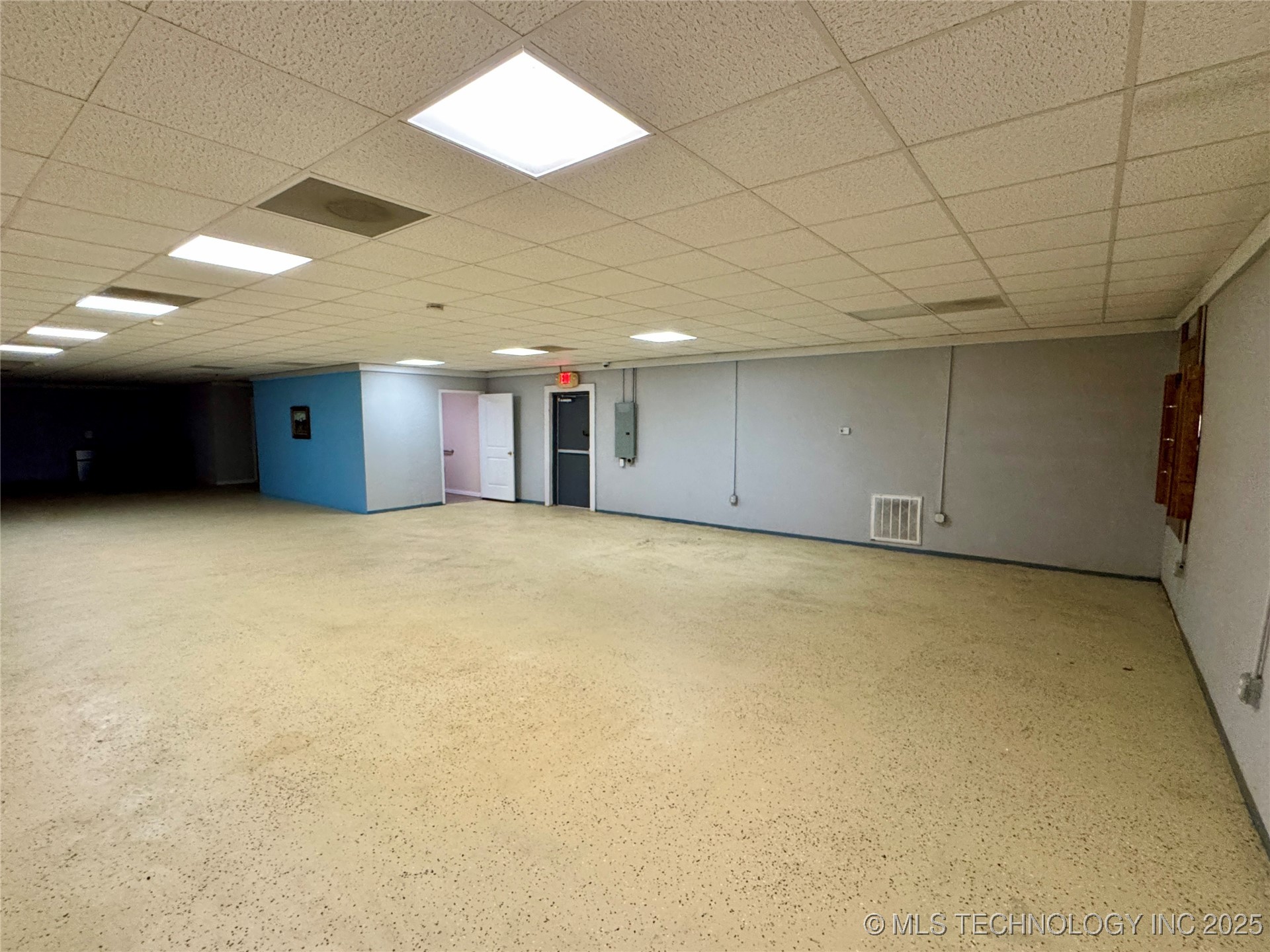 601 S 9th Highway Property Photo 4