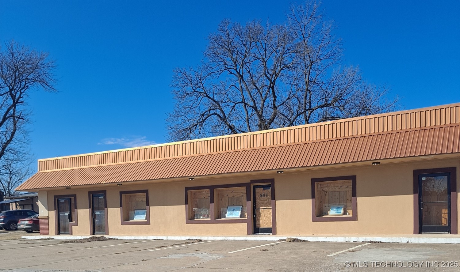 601 S 9th Highway Property Photo 18