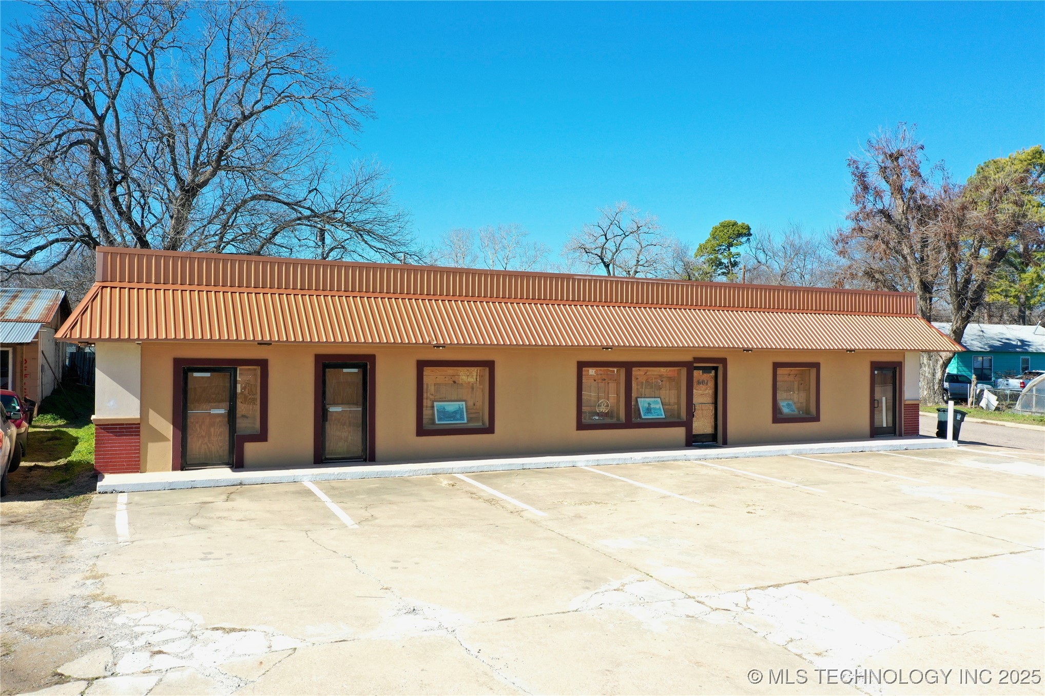 601 S 9th Highway Property Photo 19