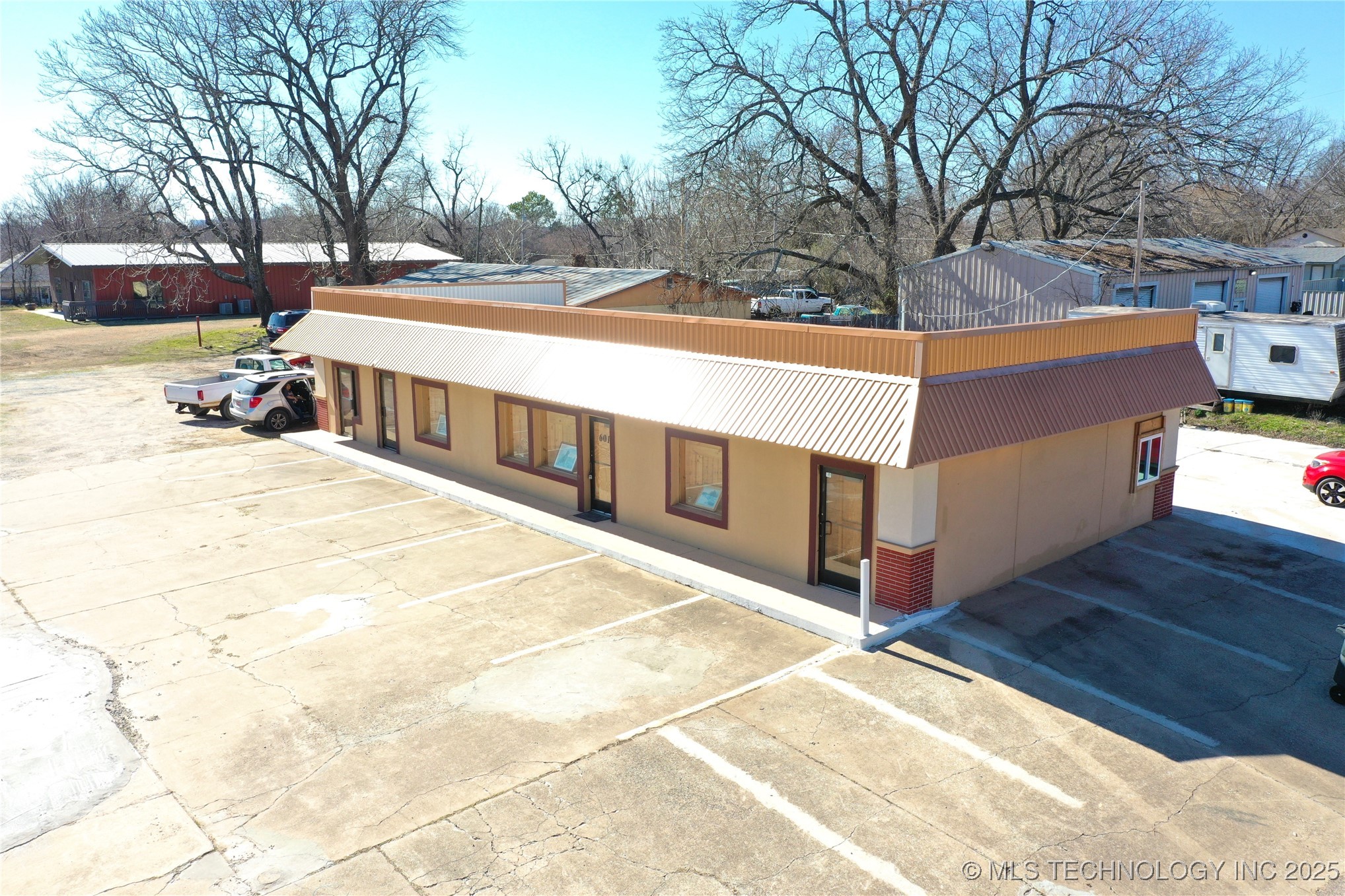 601 S 9th Highway Property Photo 21