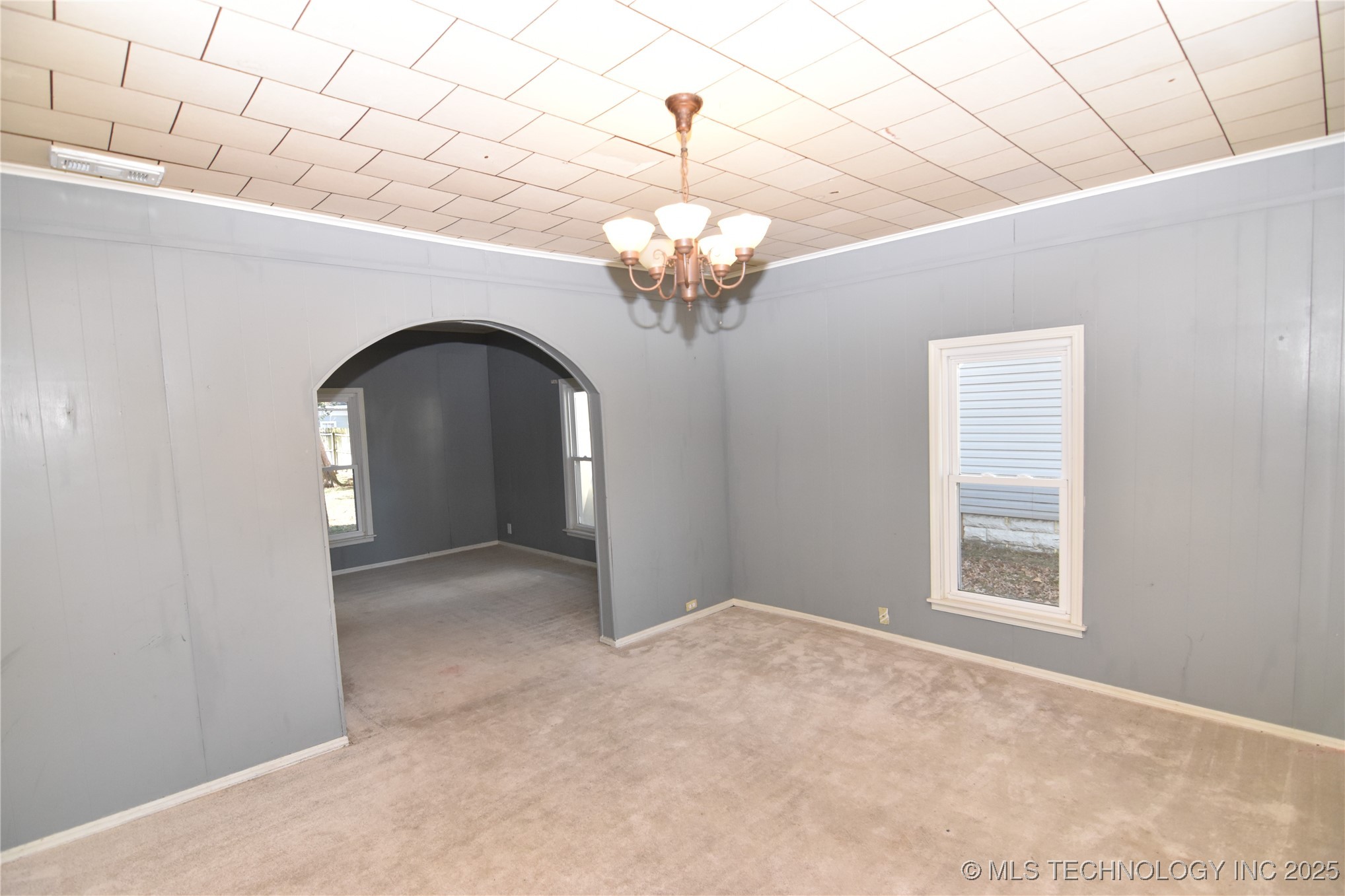 405 S Seneca Avenue Property Photo 2