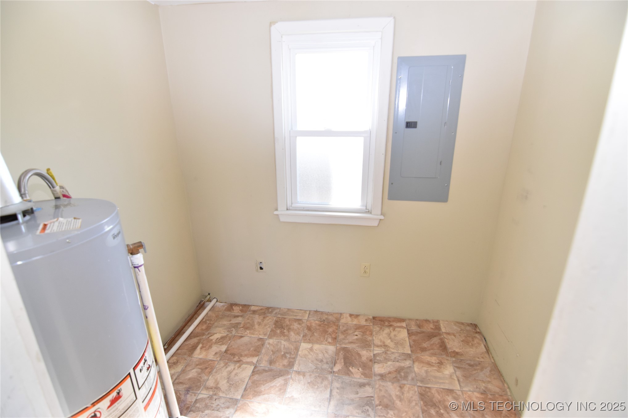 405 S Seneca Avenue Property Photo 10