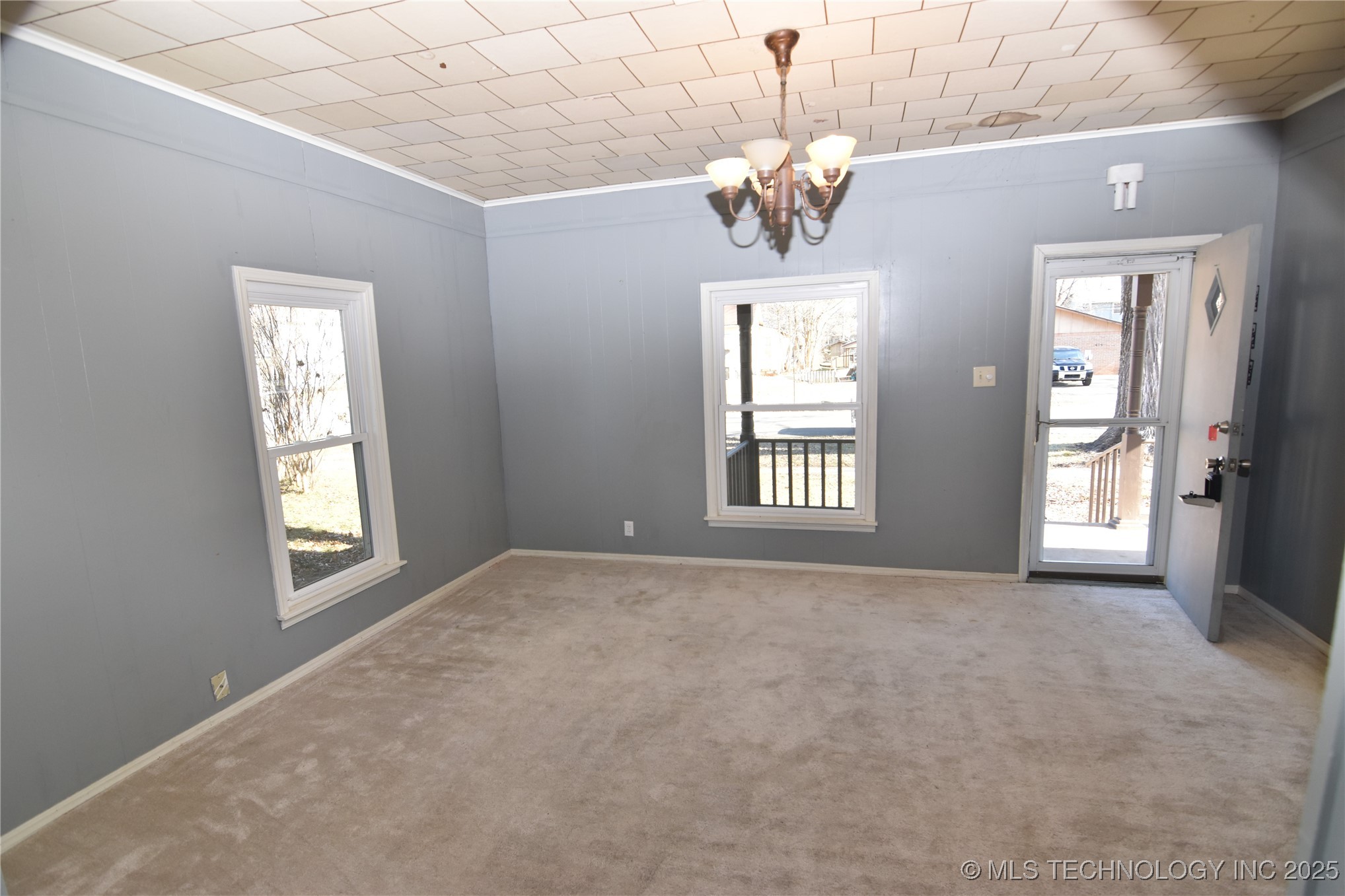 405 S Seneca Avenue Property Photo 11