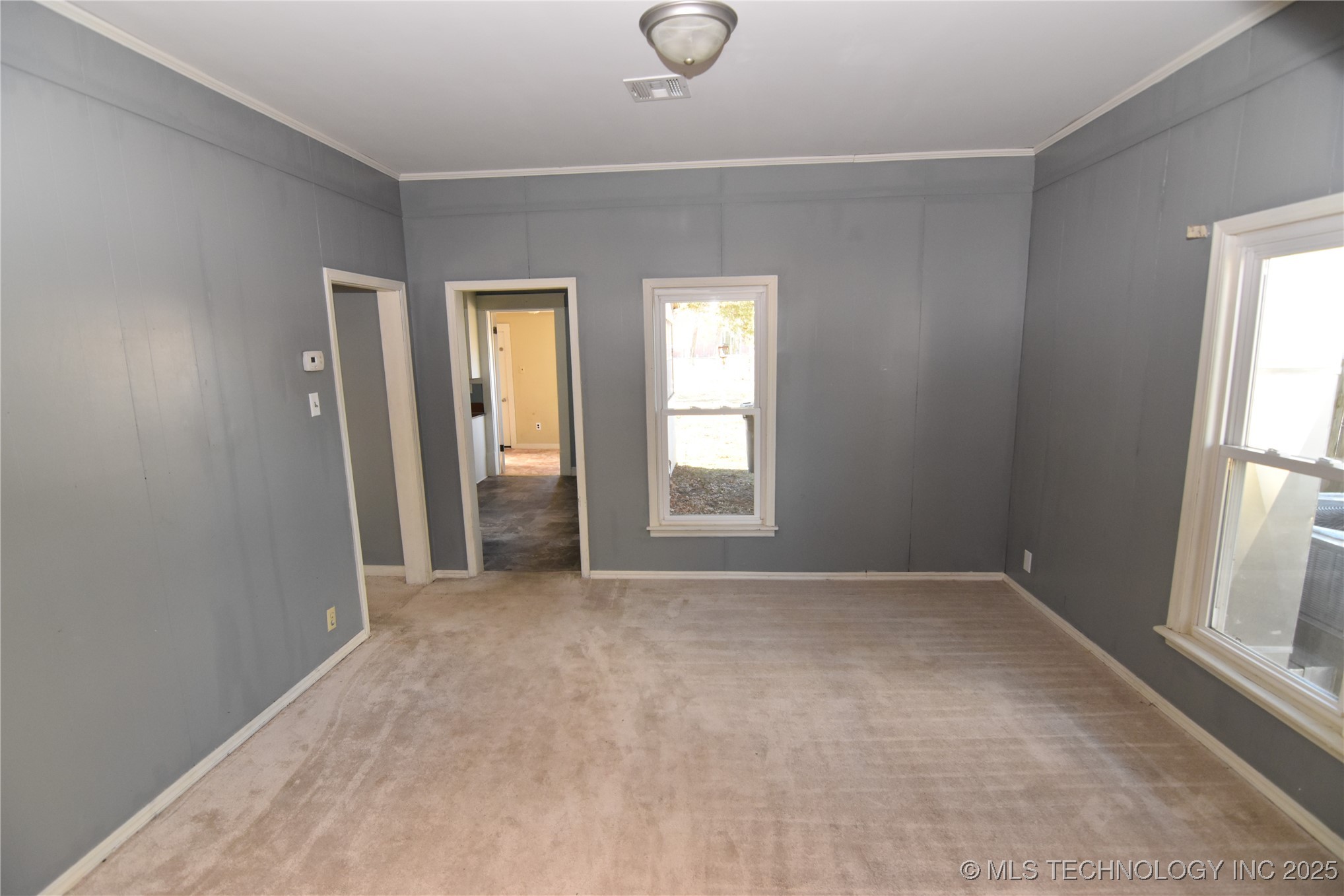405 S Seneca Avenue Property Photo 12