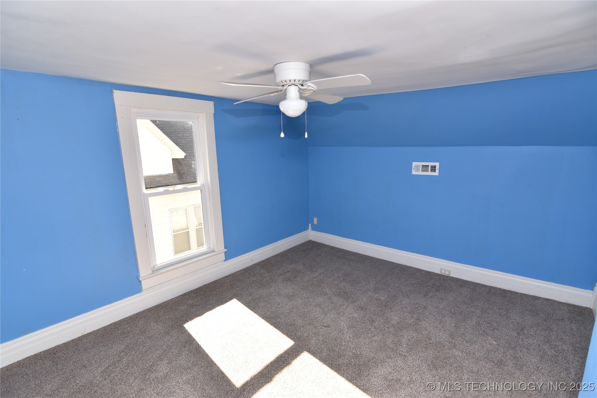 405 S Seneca Avenue Property Photo 13