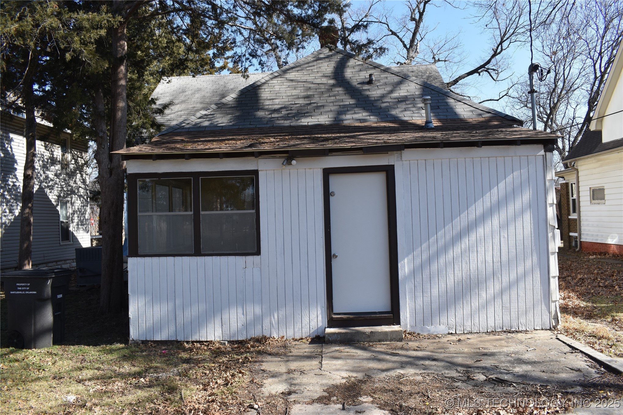 405 S Seneca Avenue Property Photo 16