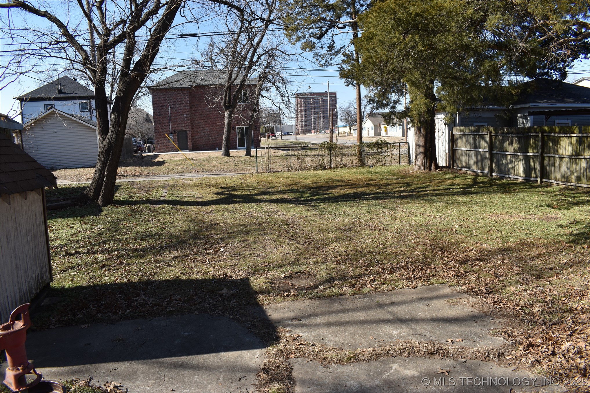 405 S Seneca Avenue Property Photo 17
