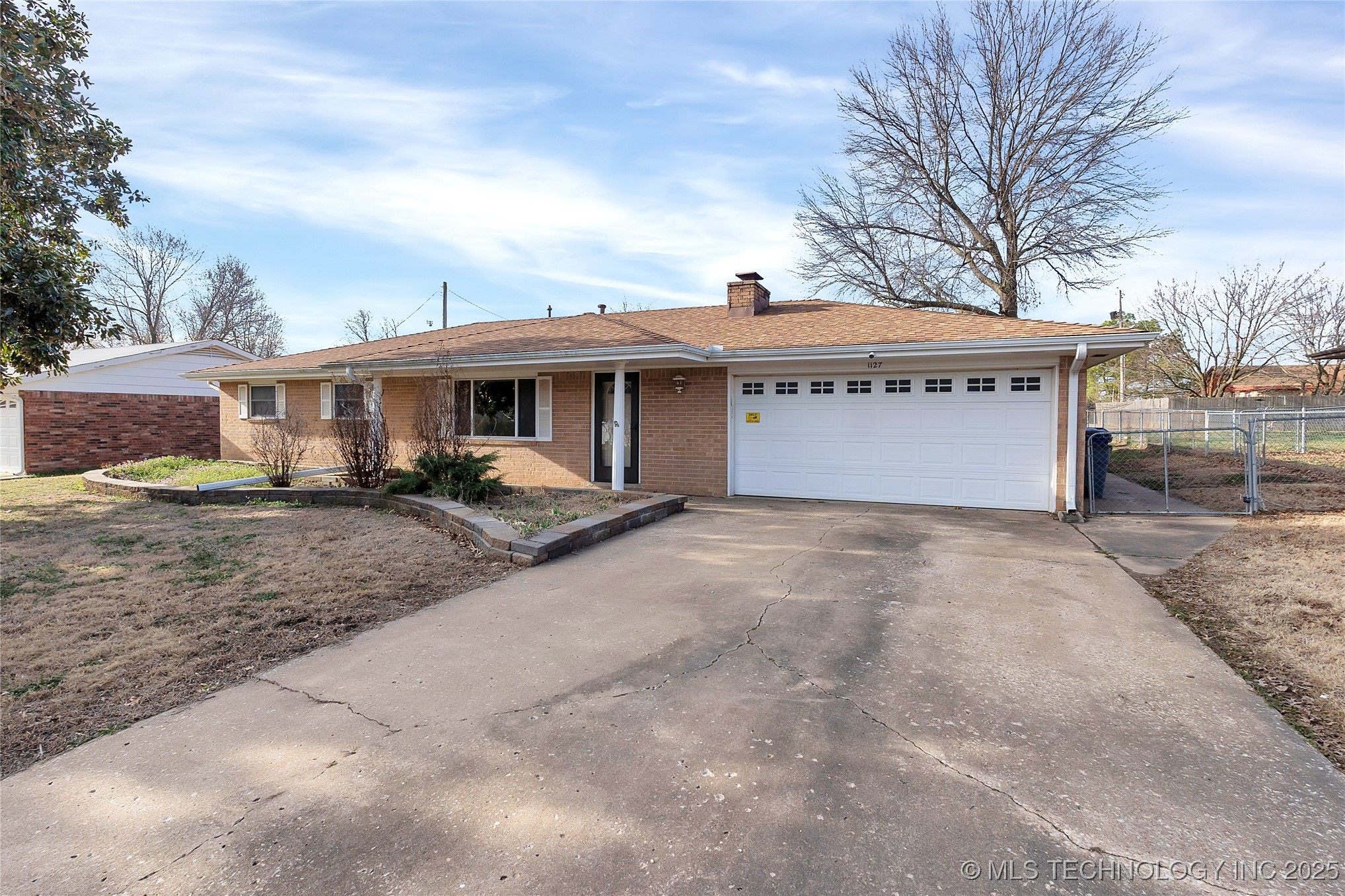 1127 W Shawnee Avenue Property Photo 2