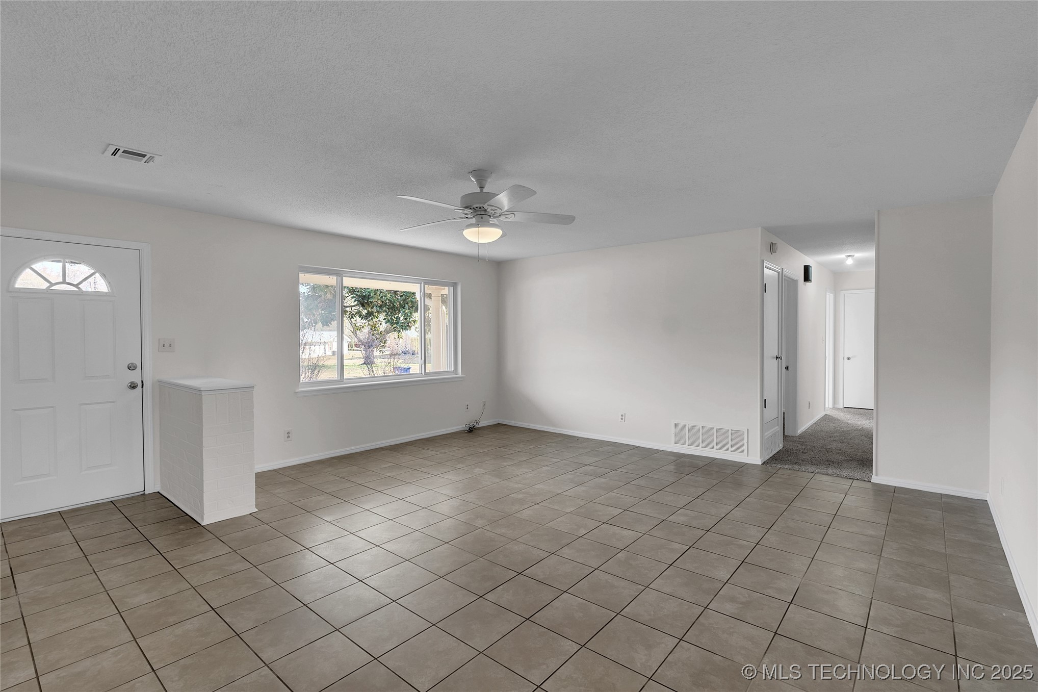 1127 W Shawnee Avenue Property Photo 4