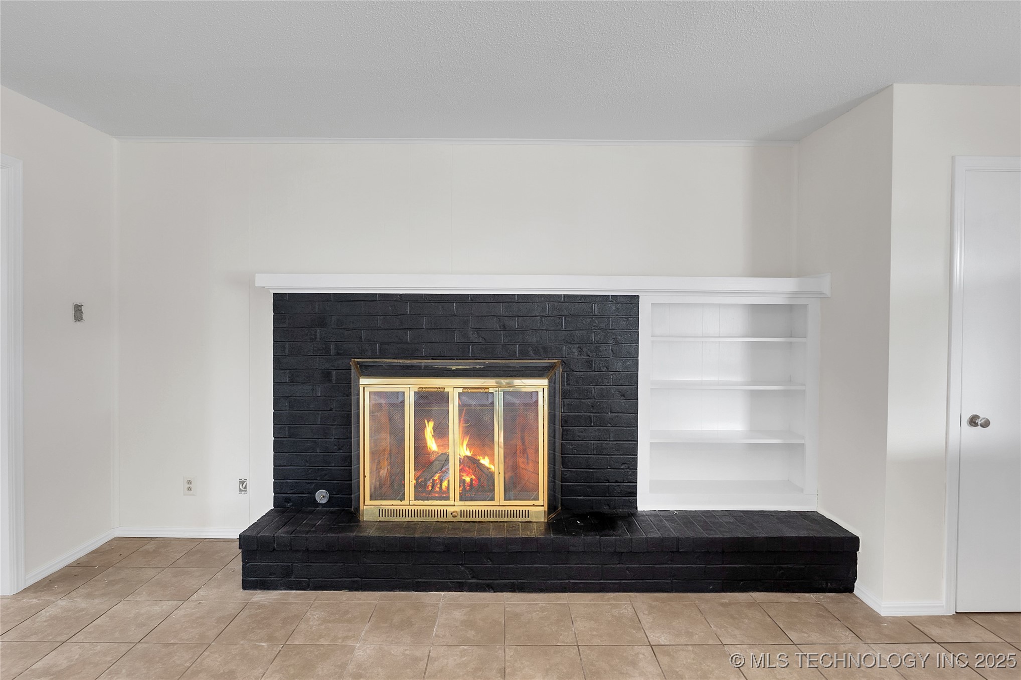 1127 W Shawnee Avenue Property Photo 7