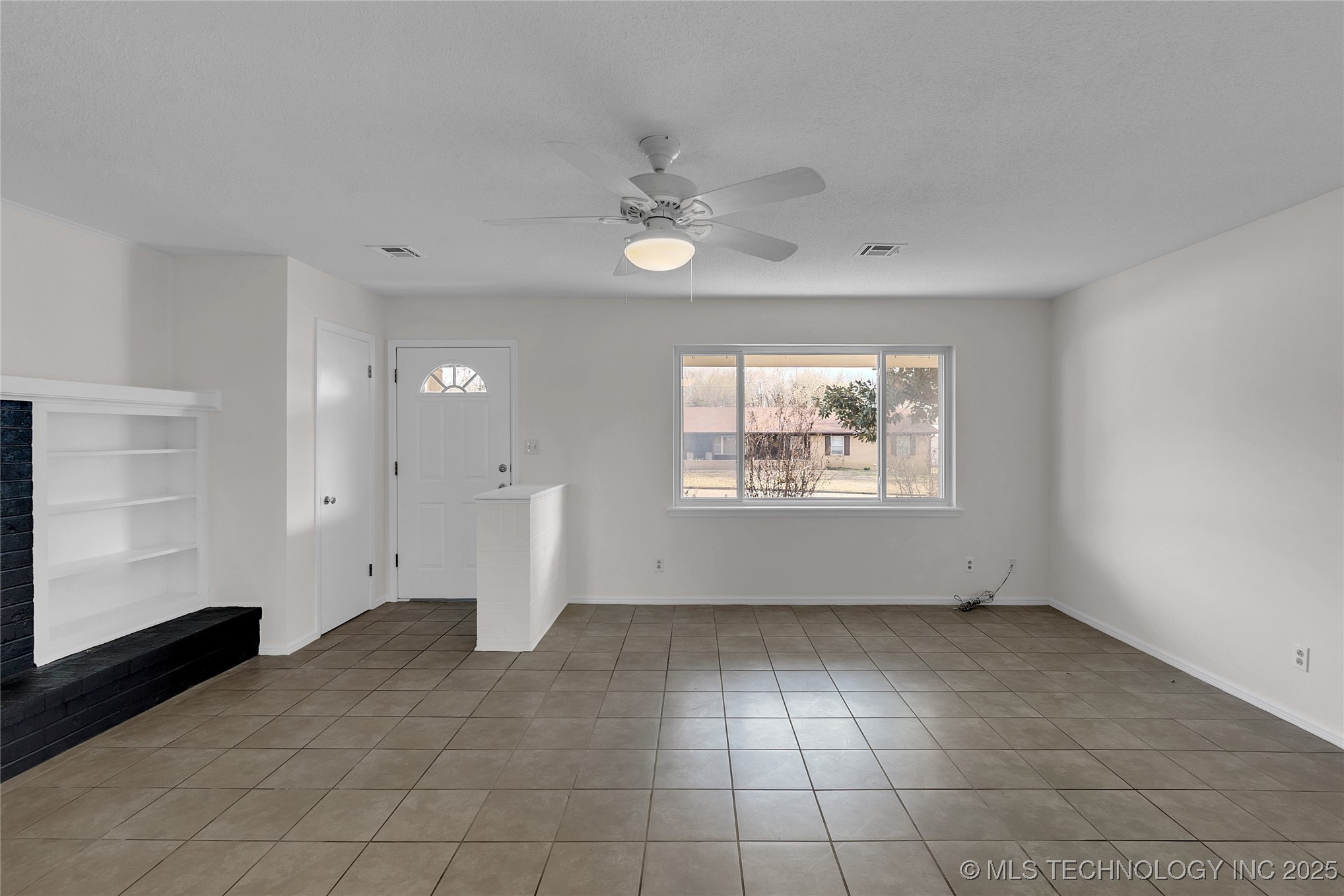 1127 W Shawnee Avenue Property Photo 9