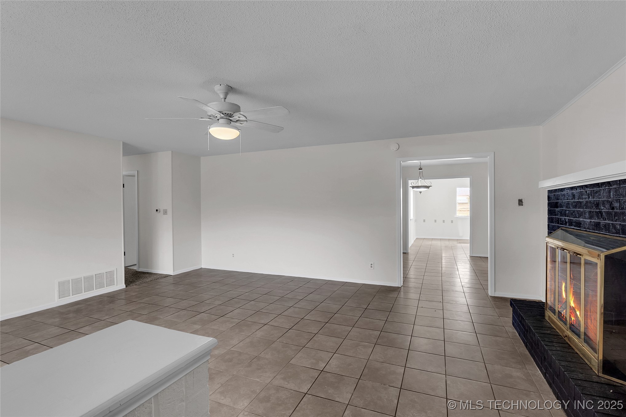 1127 W Shawnee Avenue Property Photo 12