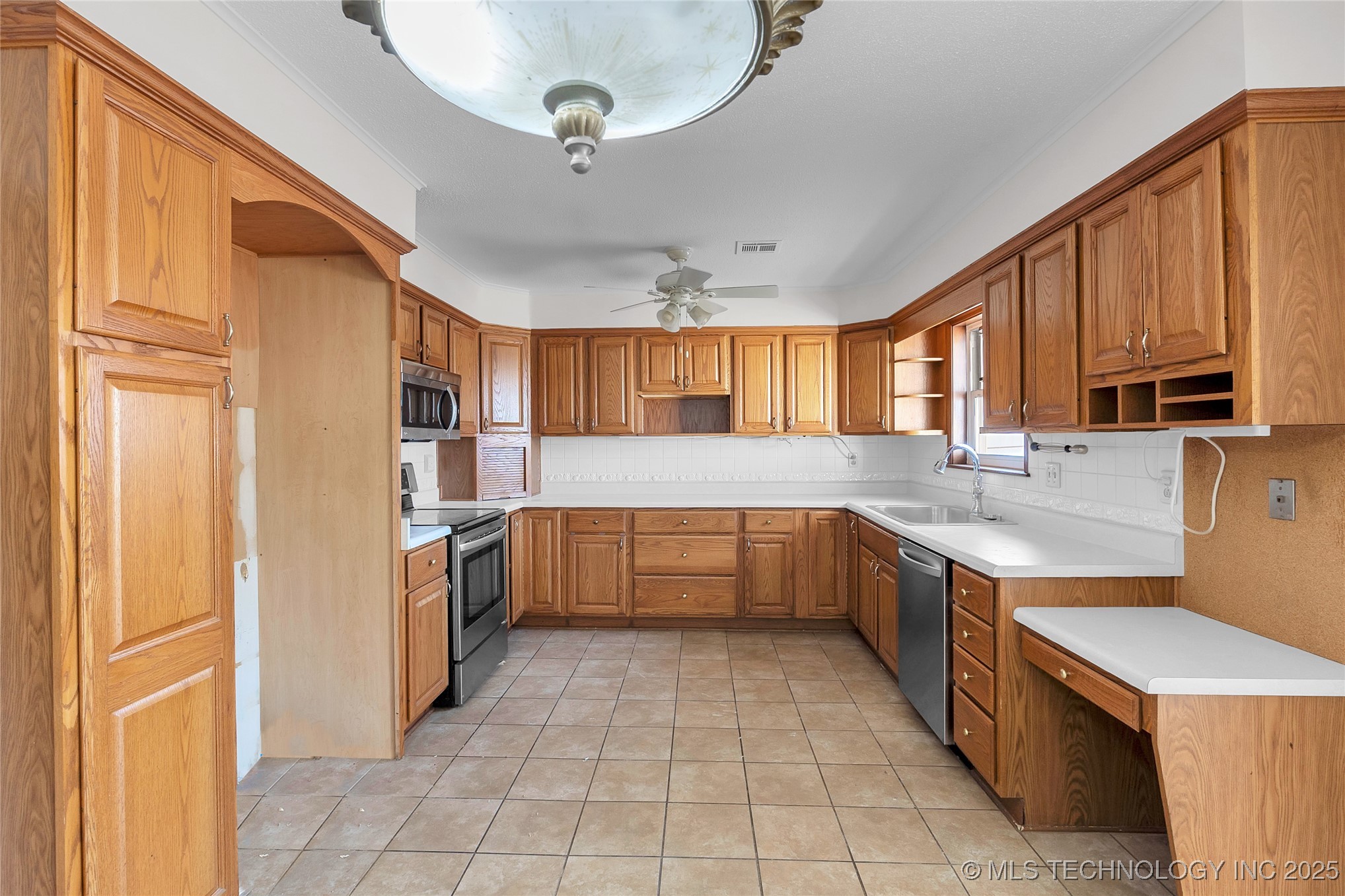 1127 W Shawnee Avenue Property Photo 13