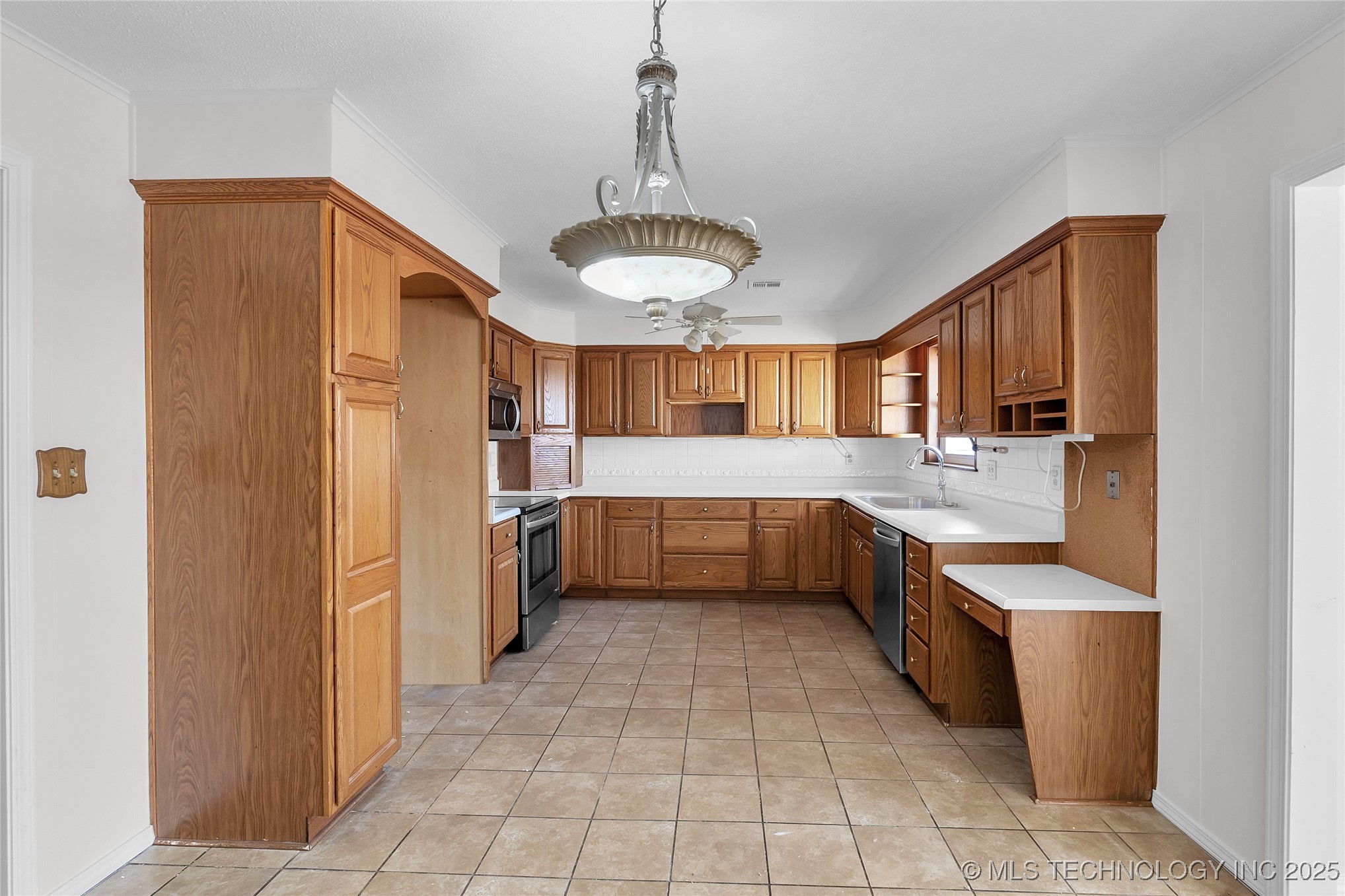 1127 W Shawnee Avenue Property Photo 16