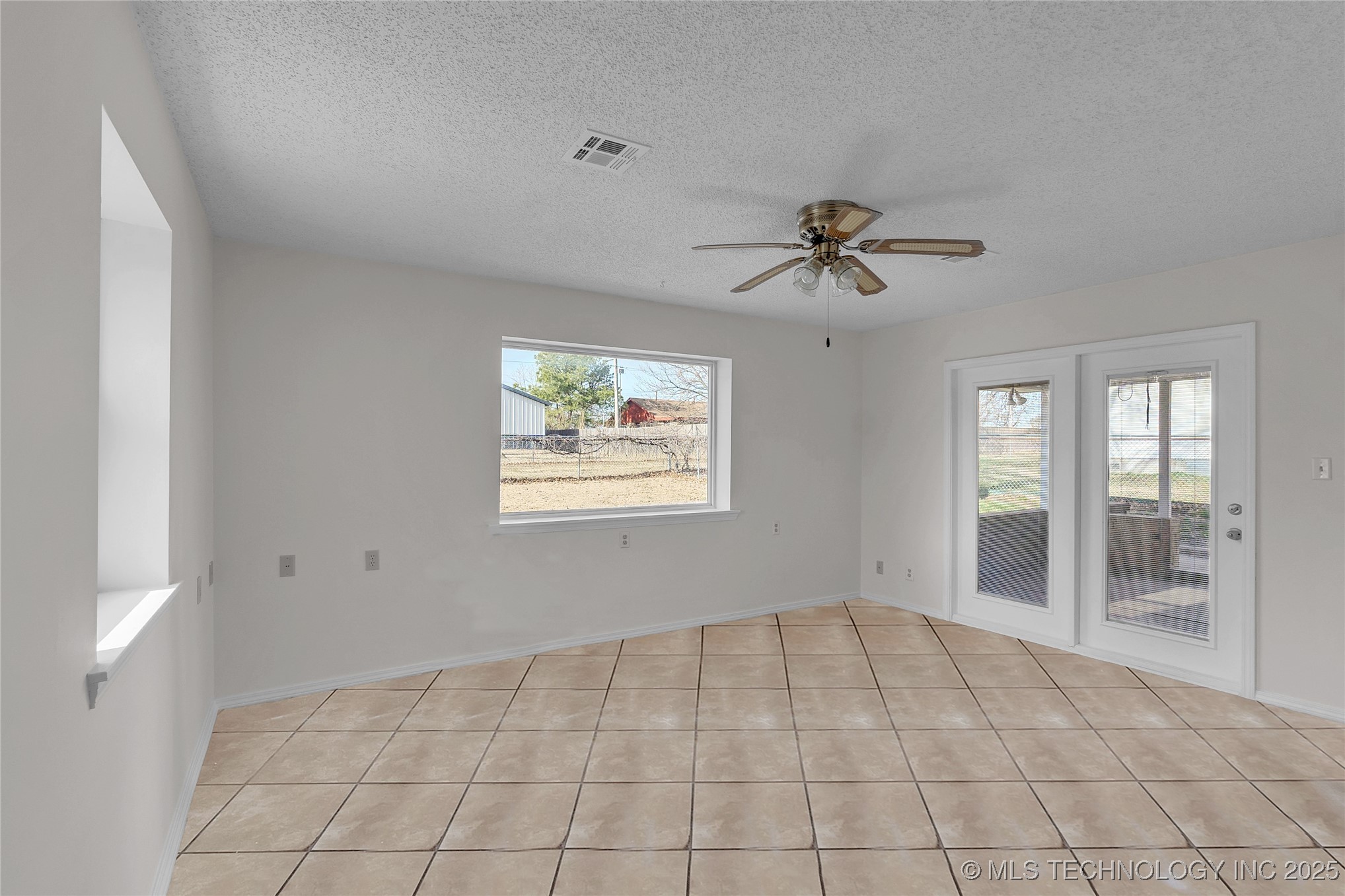 1127 W Shawnee Avenue Property Photo 17