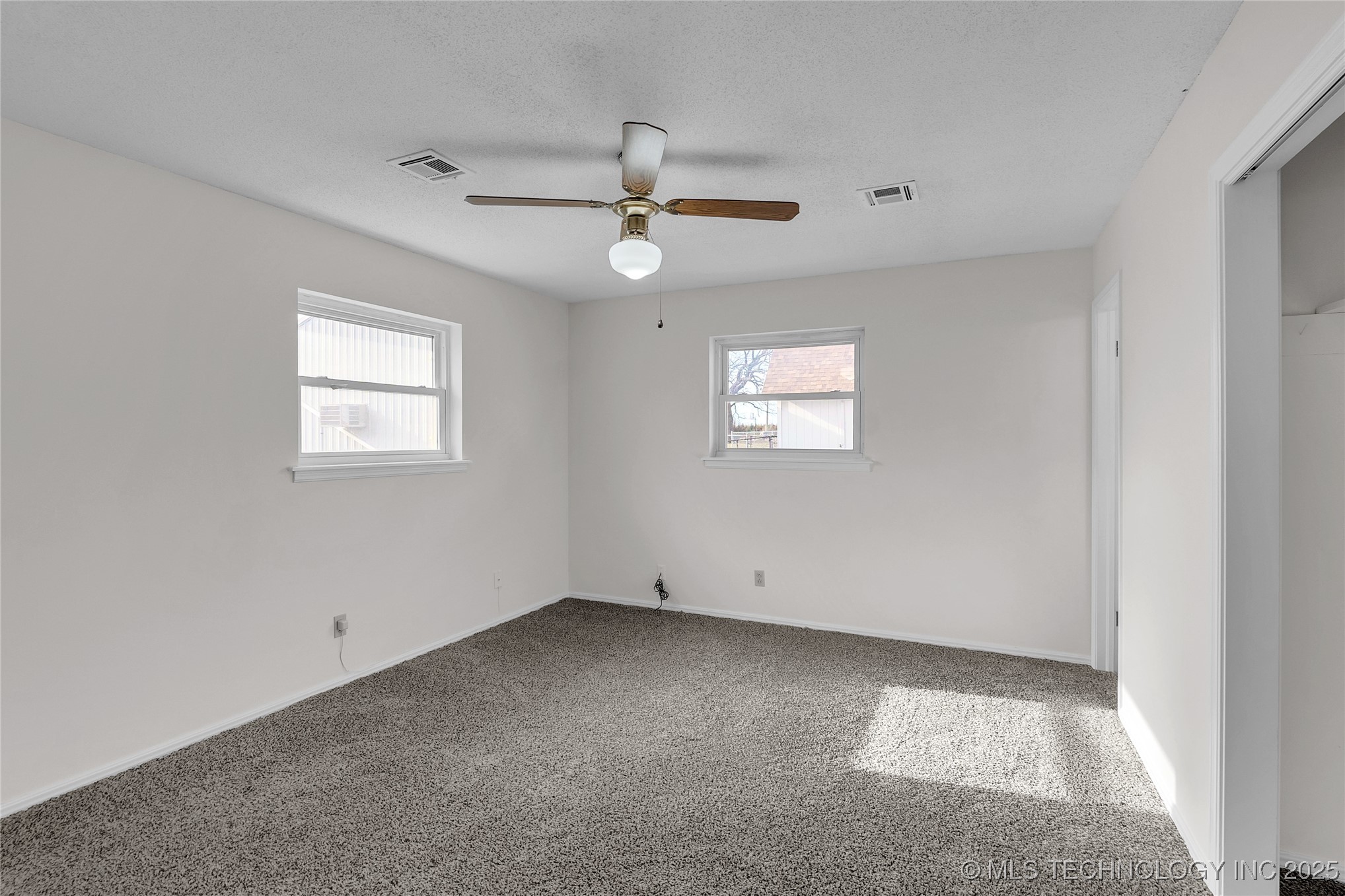 1127 W Shawnee Avenue Property Photo 25