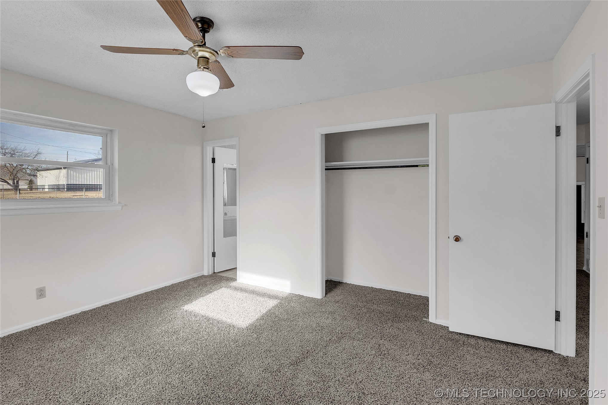 1127 W Shawnee Avenue Property Photo 26