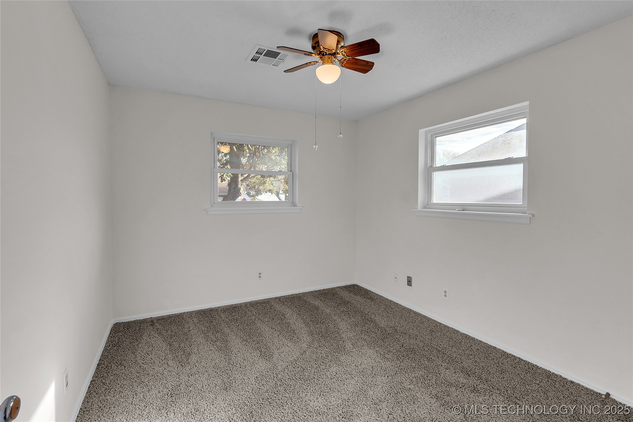 1127 W Shawnee Avenue Property Photo 28