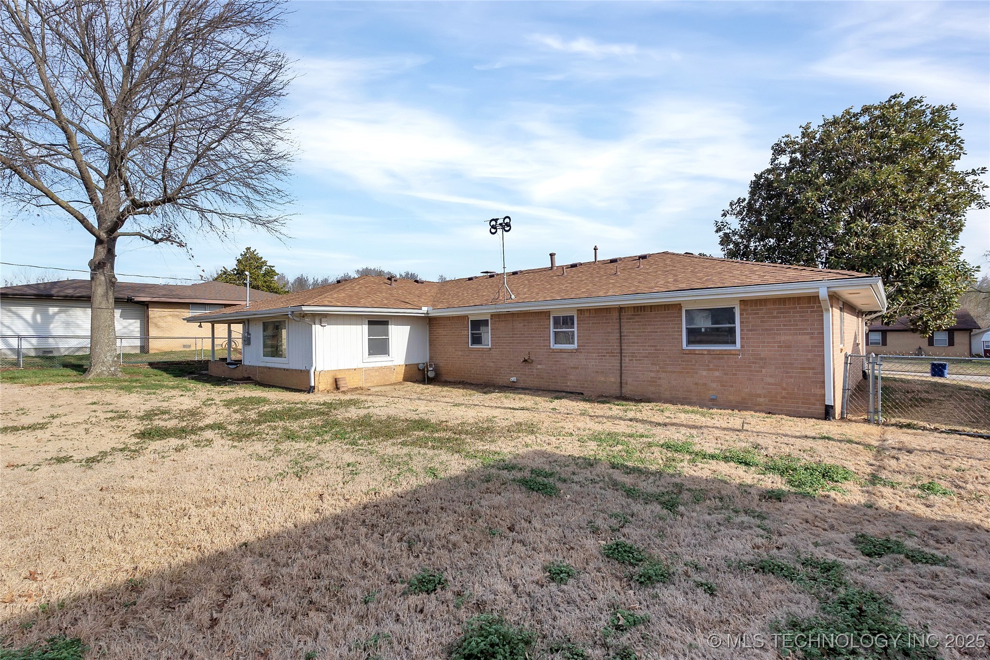 1127 W Shawnee Avenue Property Photo 32