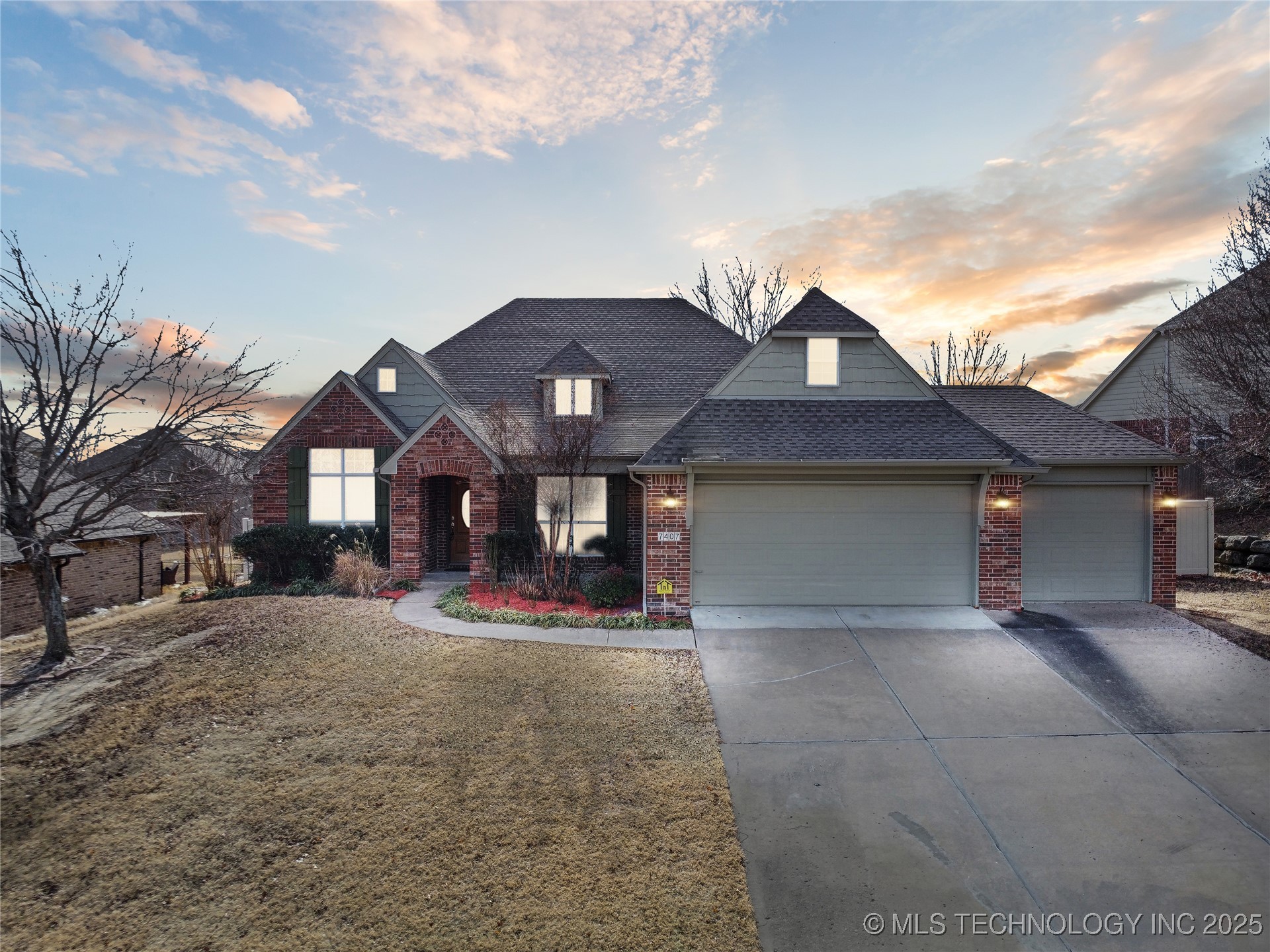 7407 E Knoxville Street Property Photo