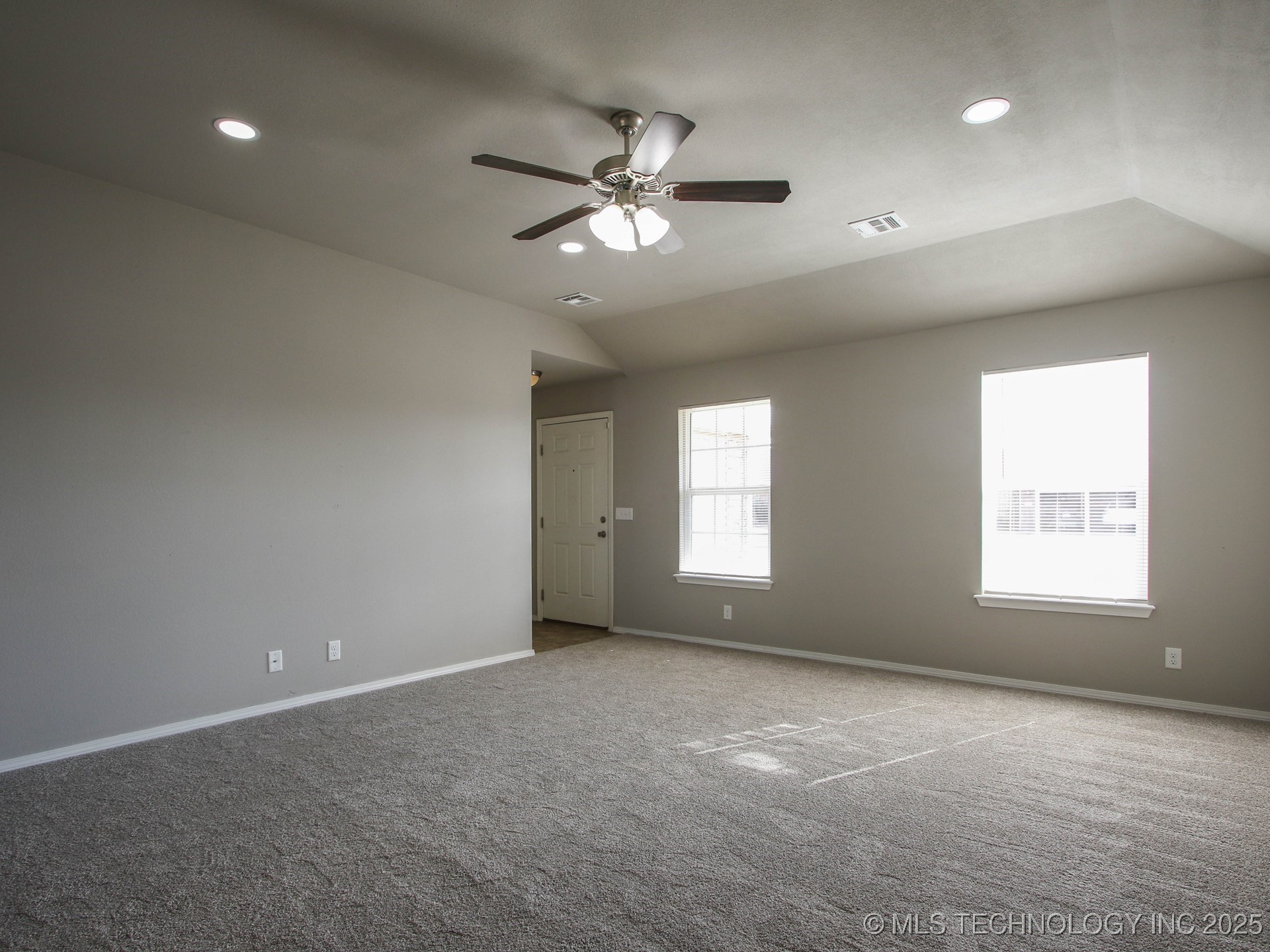 25427 E 93rd Place Property Photo 5