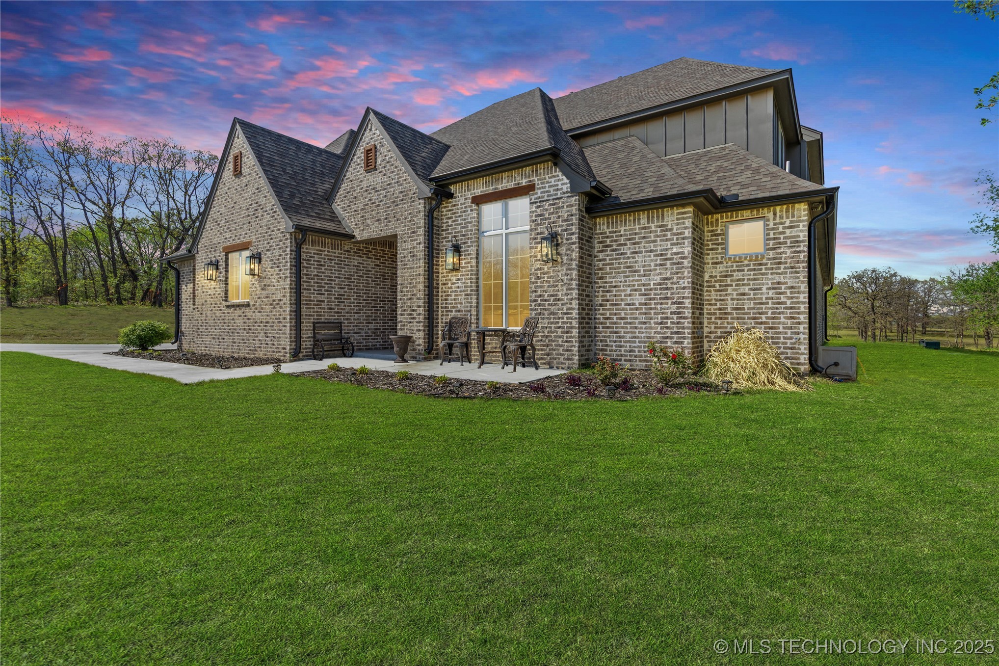 2718 Hickory Ridge Drive Property Photo 1